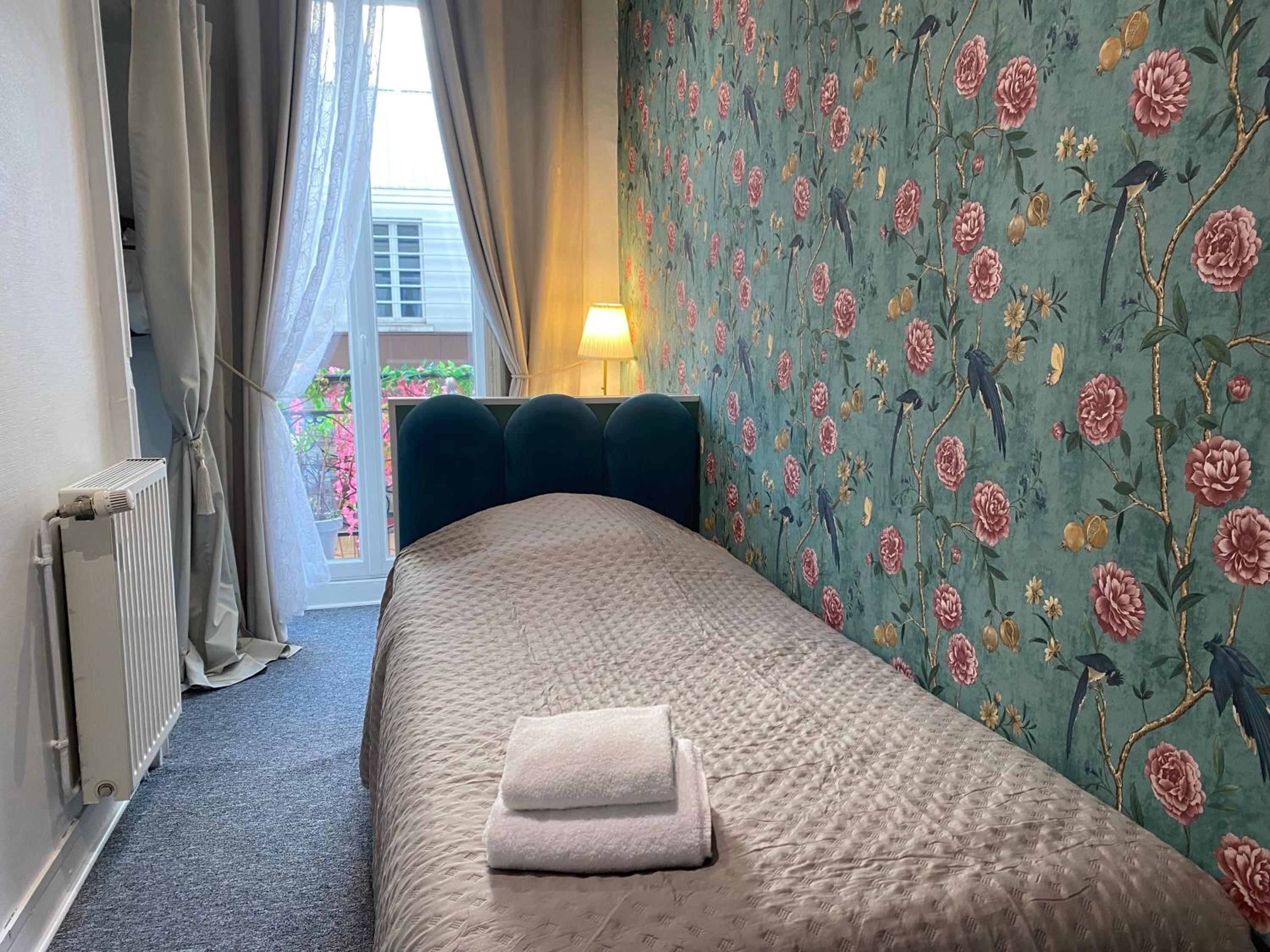 Single Room with Private External Bathroom