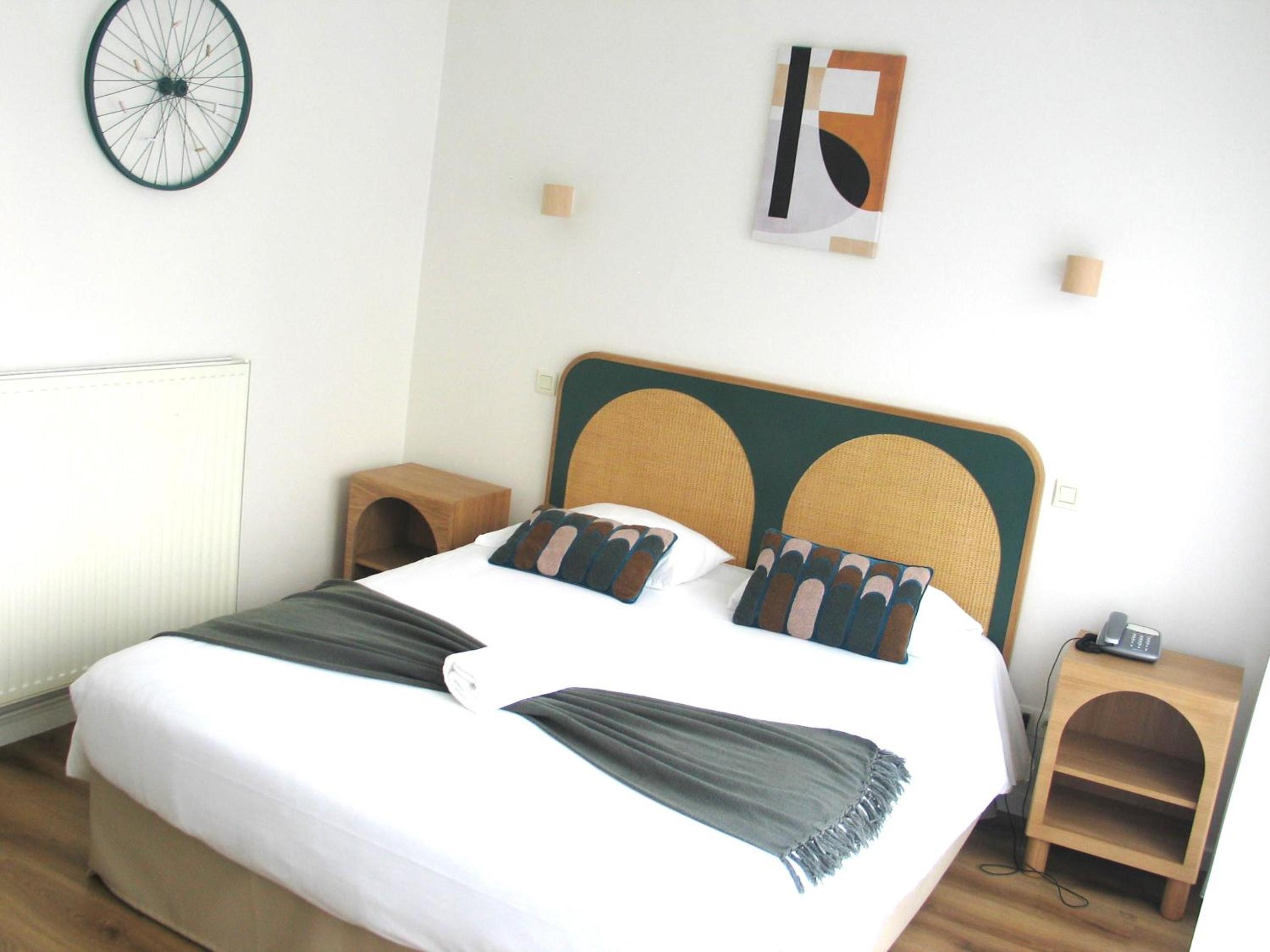 Queen Room with Balcony - Photo 1