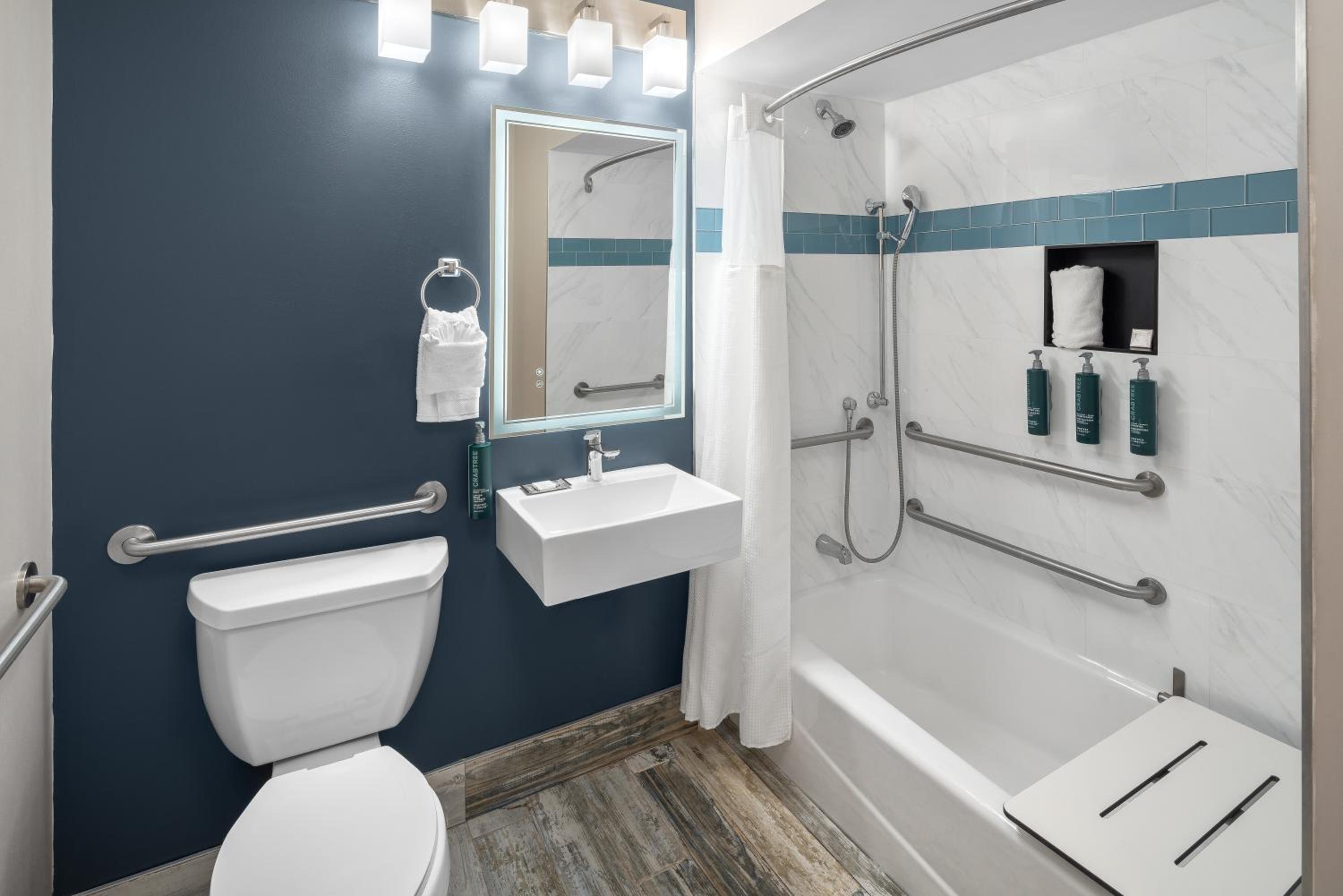 King Room with Accessible Tub - Mobility Access