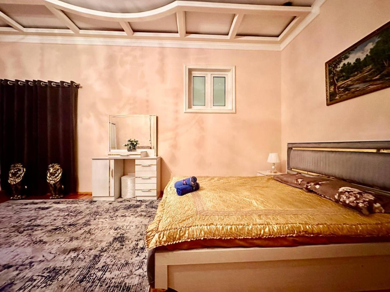 Classic One-Bedroom Apartment With King Bed photo 1