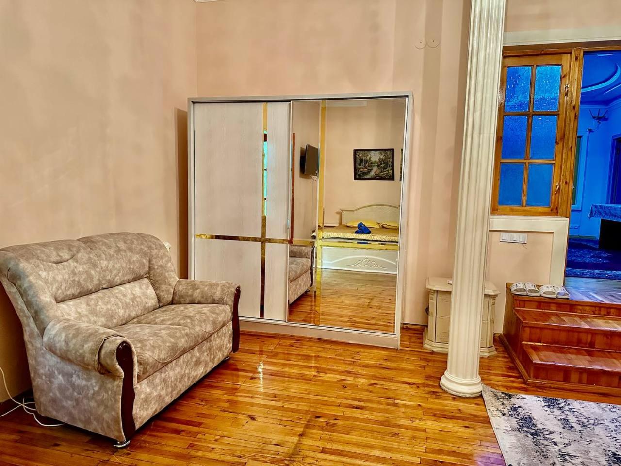 Classic One-Bedroom Apartment With King Bed photo 2