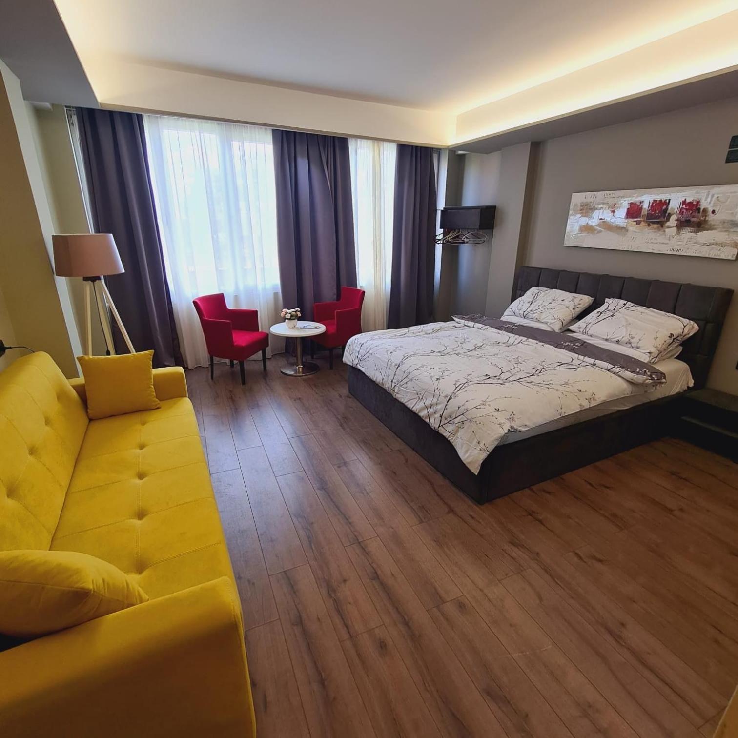 Deluxe King Suite