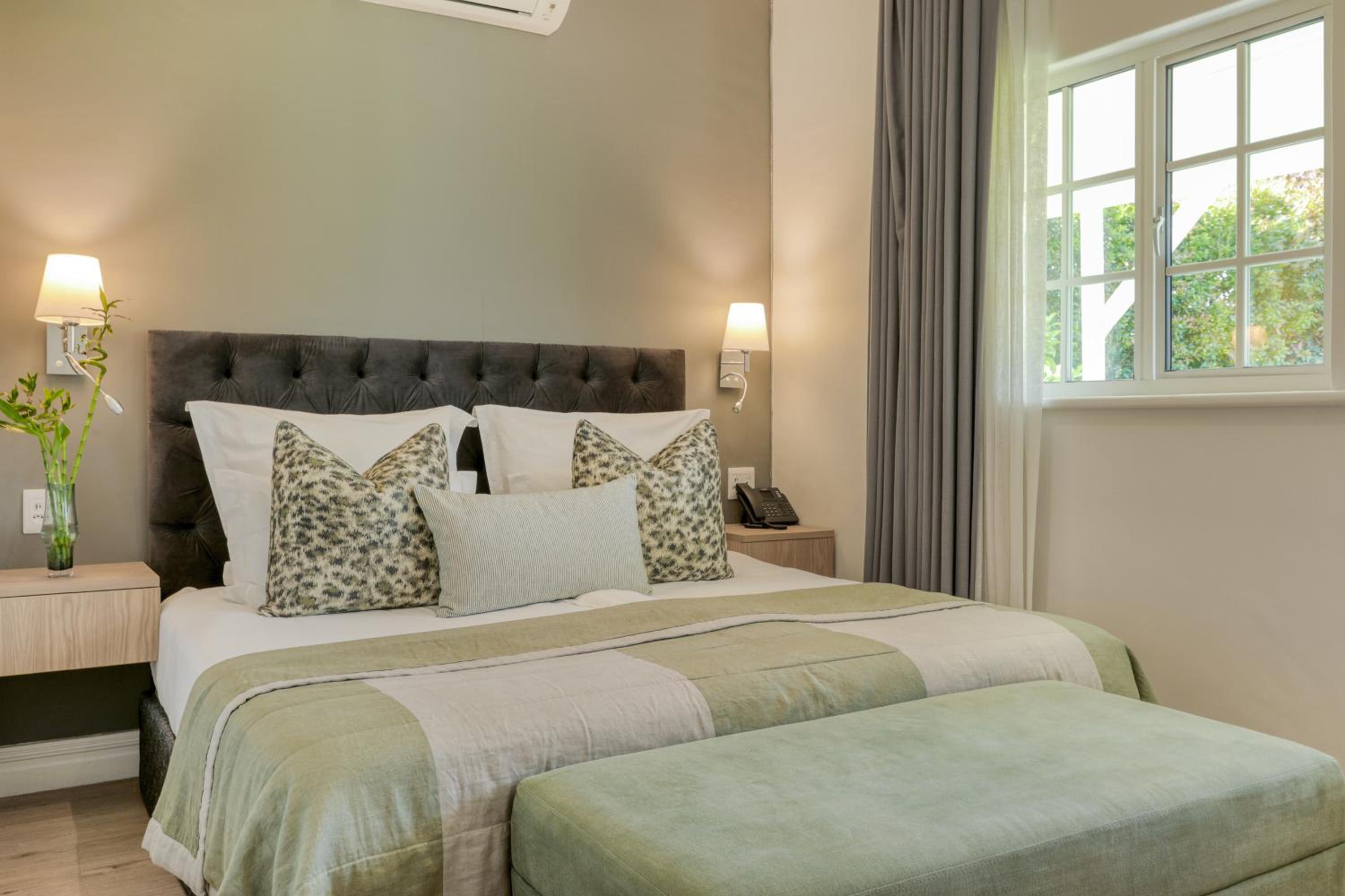 Suite - Photo 15