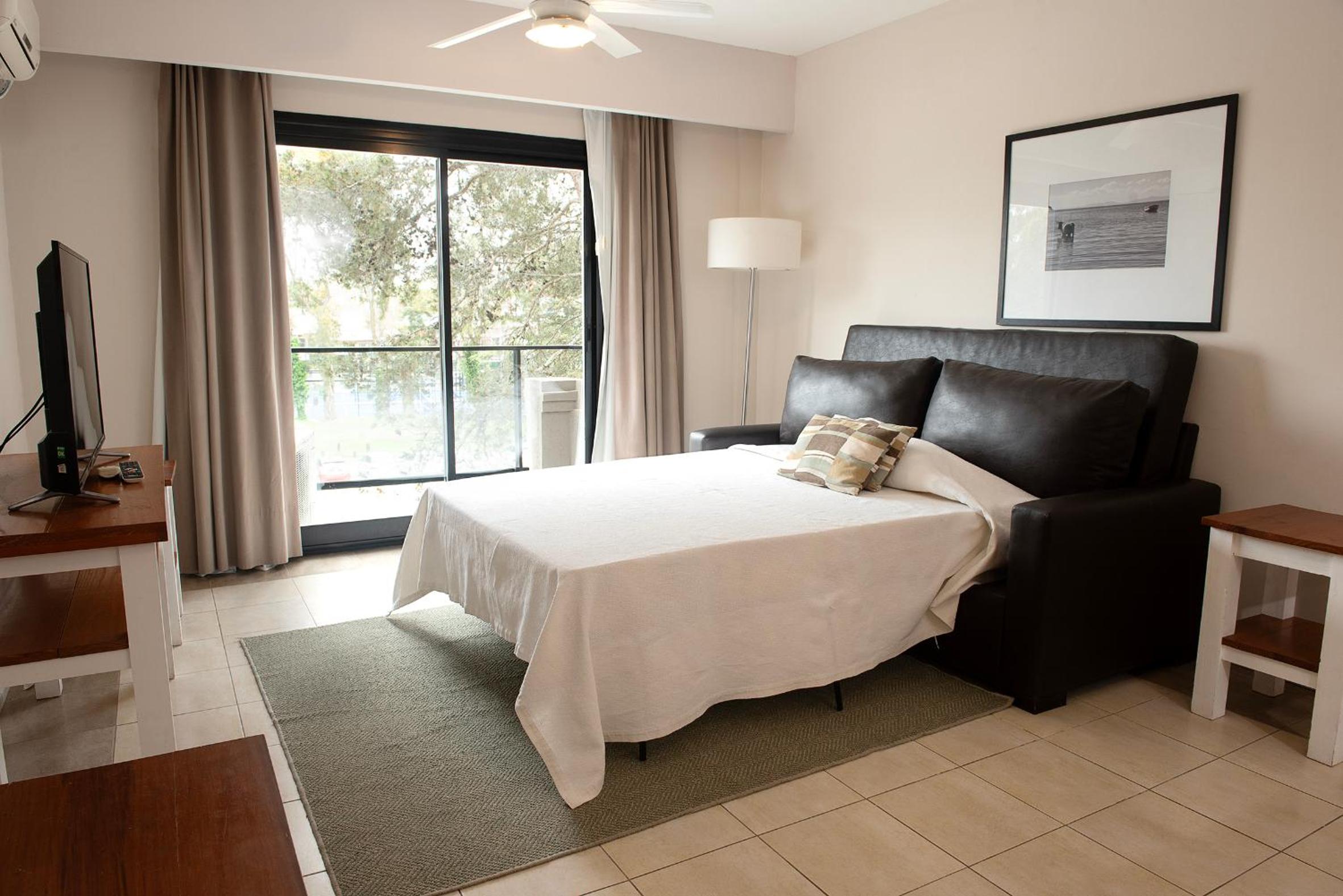 One-Bedroom Apartment photo 3