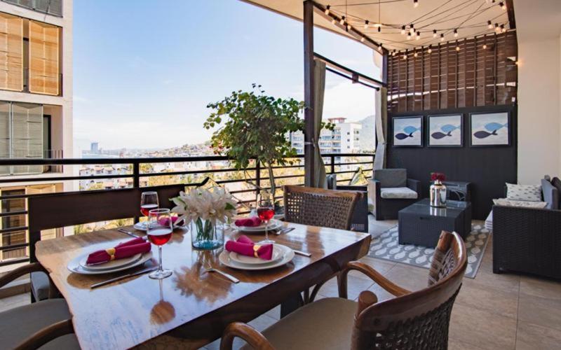 两卧室公寓，带露台和海景