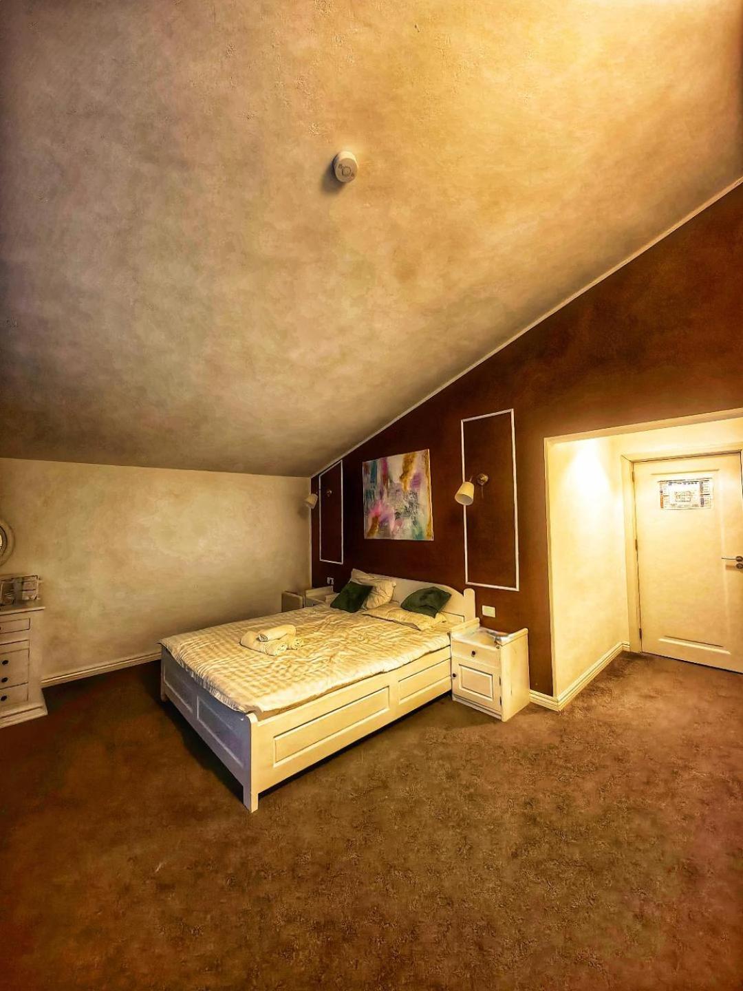 Superior King Suite