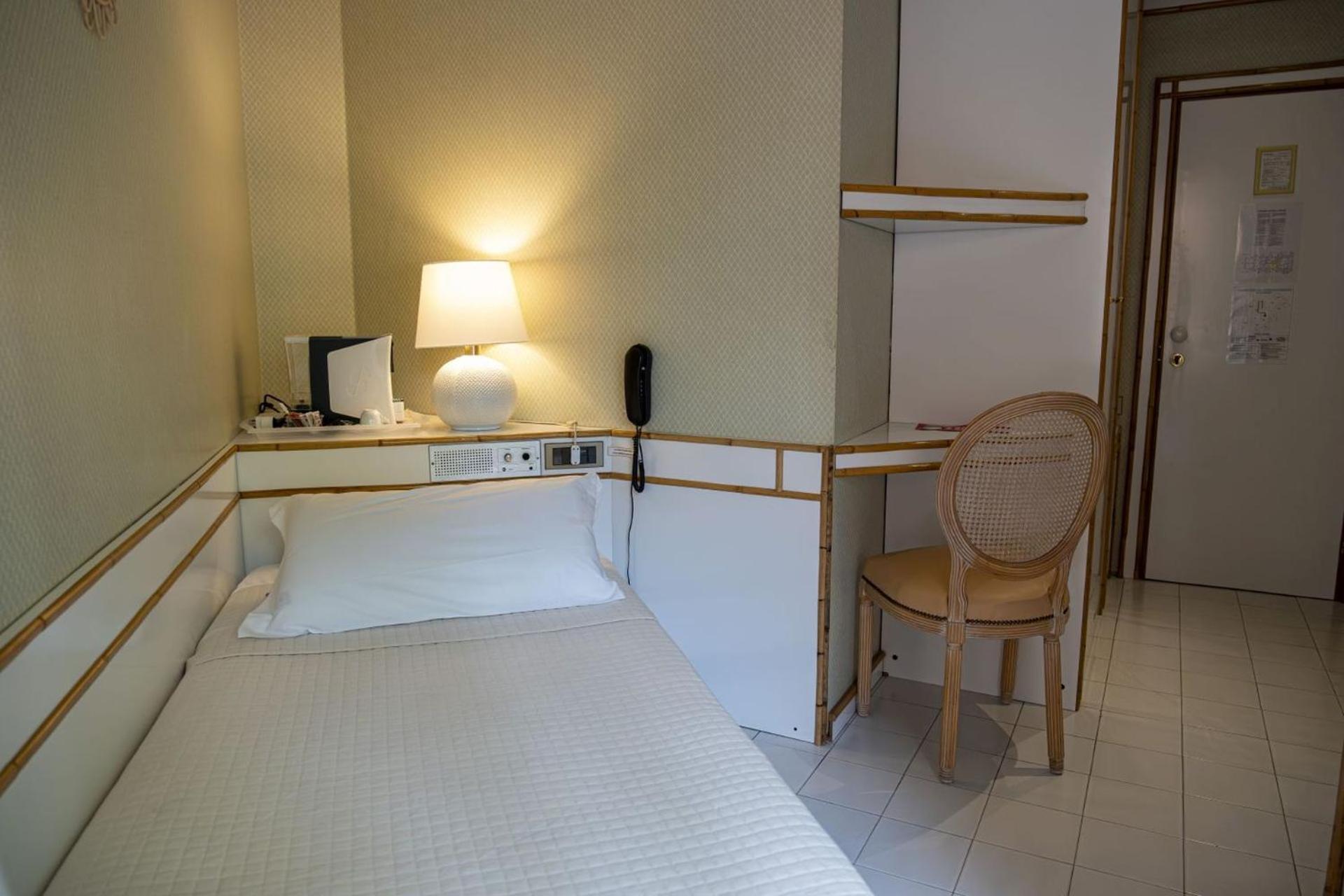 Single Room photo 2