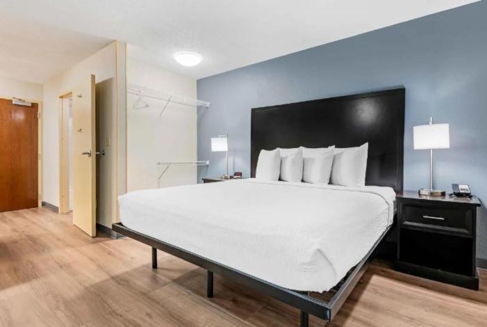 Studio with 1 King Bed - Non-Smoking - Photo 5