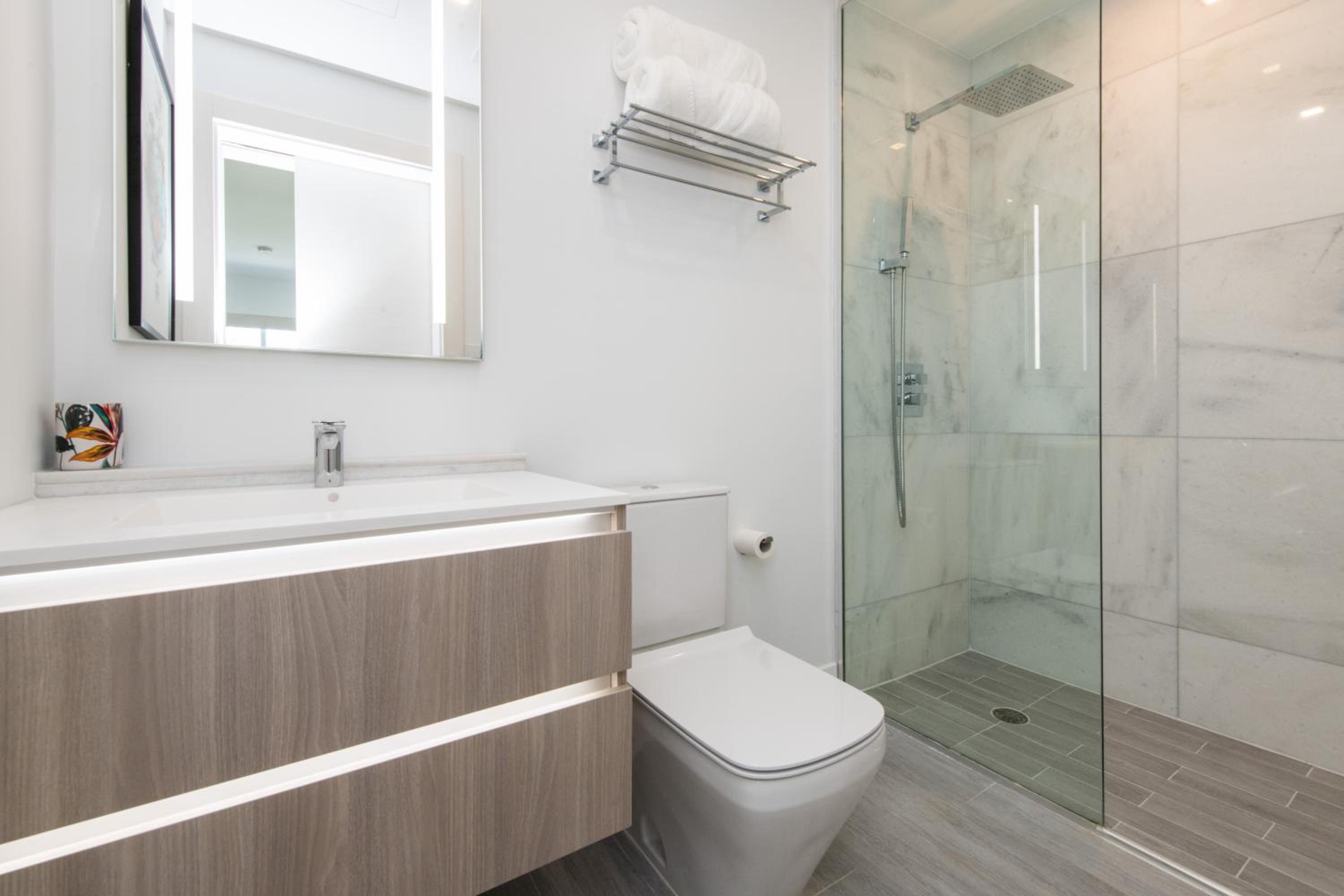 Deluxe Two-Bedroom Apartment with Garden View photo 2