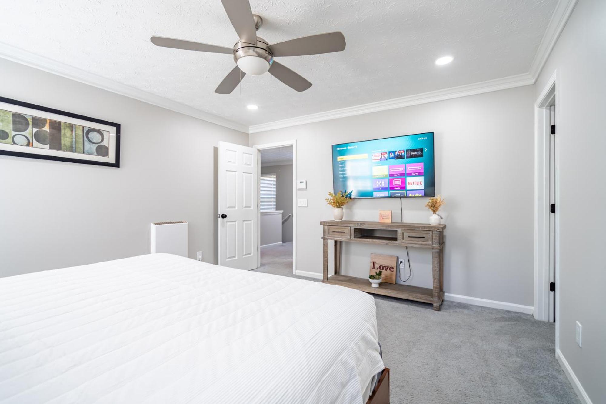 Three-Bedroom House photo 3