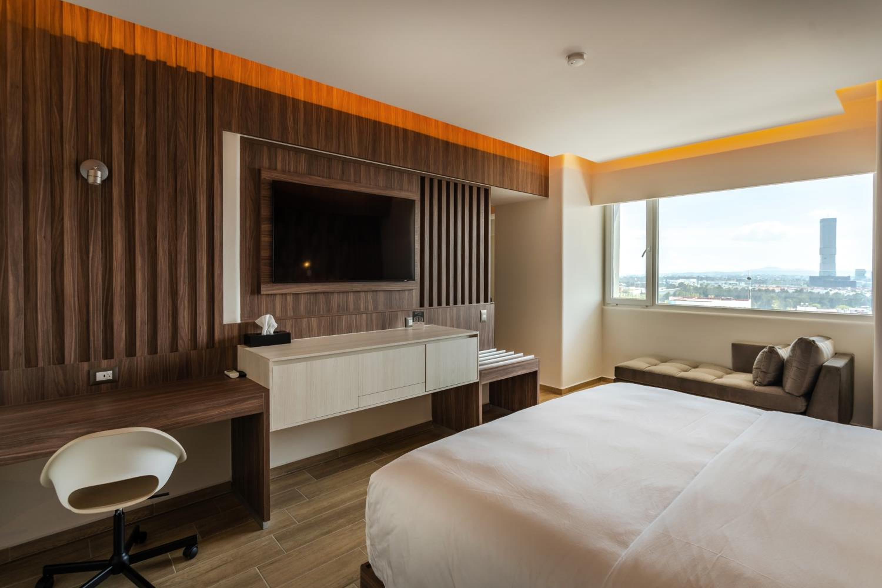 King Suite - Non Smoking/Interior Hall - Photo 1