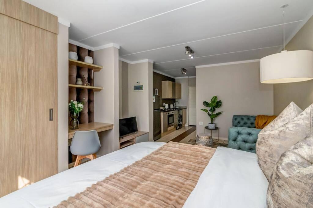 One-Bedroom Apartment photo 1