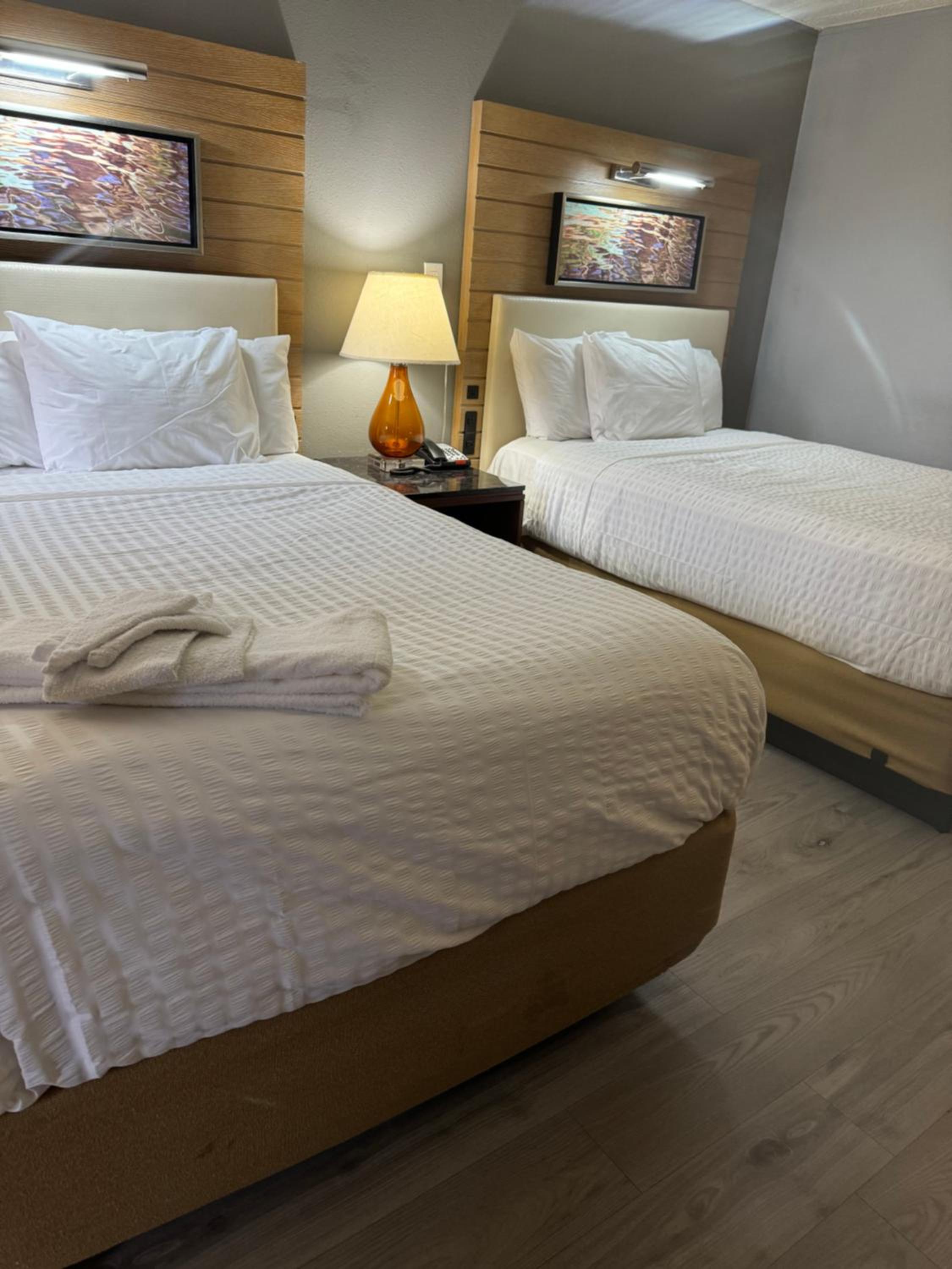 Double Room with Two Double Beds - Non-Smoking - Photo 8