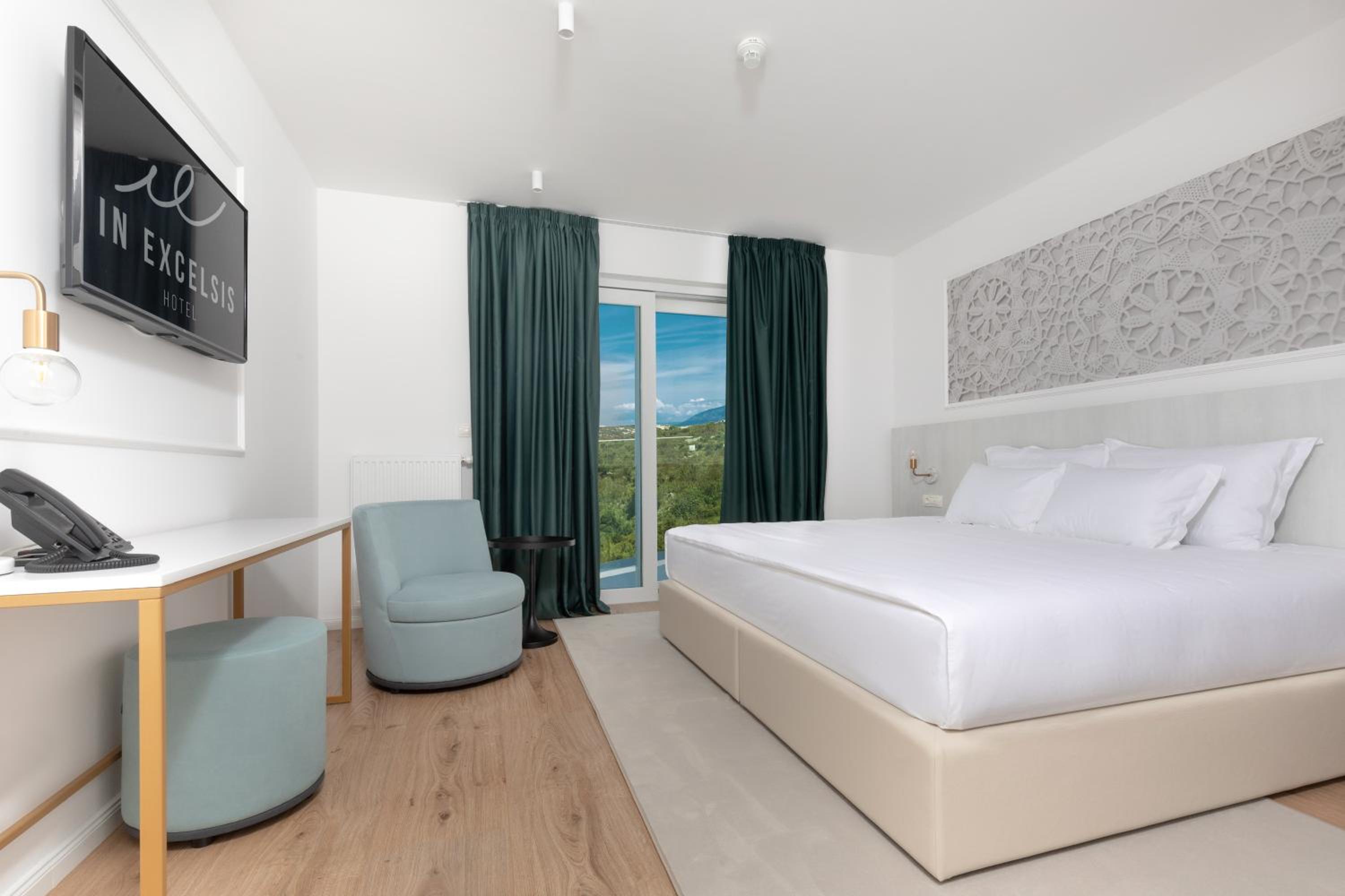 Superior Double Room with Sea View and Balcony photo 2