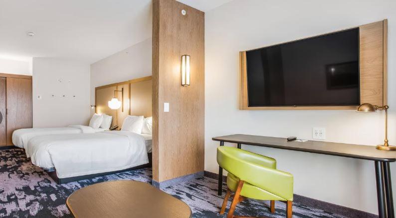 Queen Room with Two Queen Beds - Hearing Accessible - Photo 1