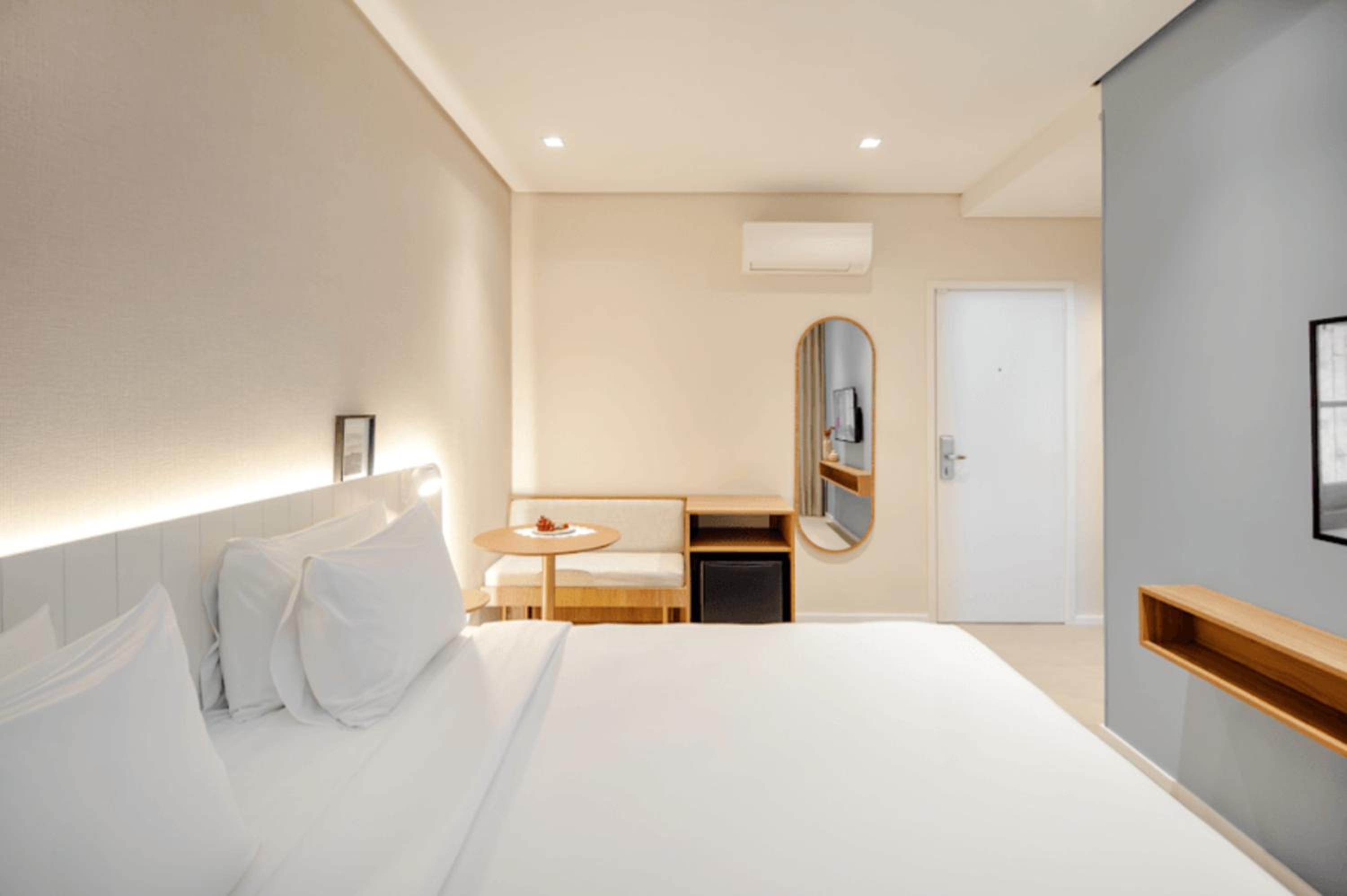 Premium Double - 1 Queen Bed - Photo 3