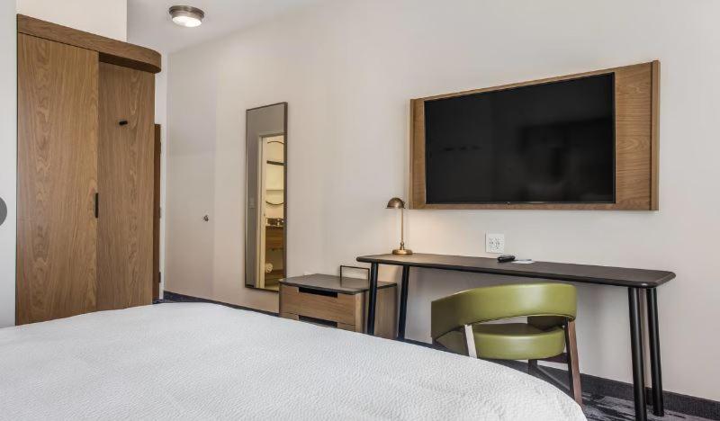King Room - Hearing Accessible - Photo 1
