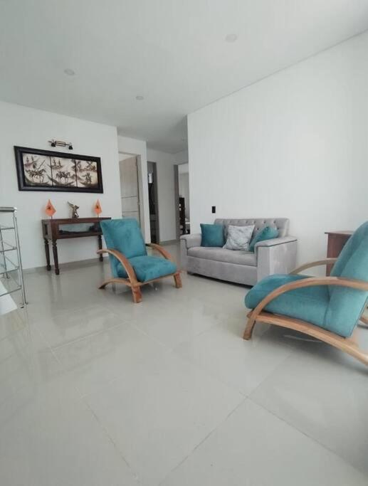 Five-Bedroom House photo 1
