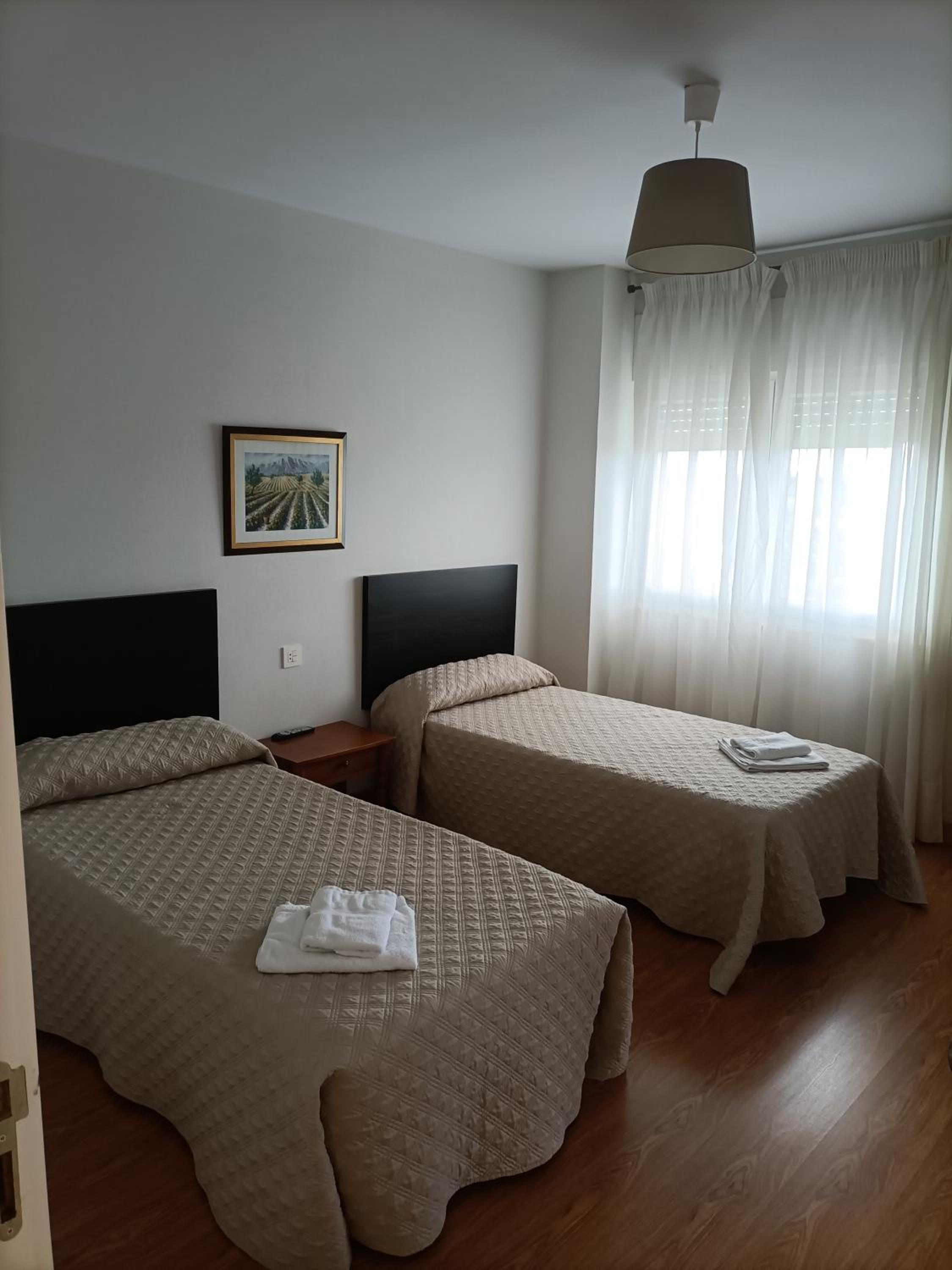 Twin Room with Bathroom - Photo 1