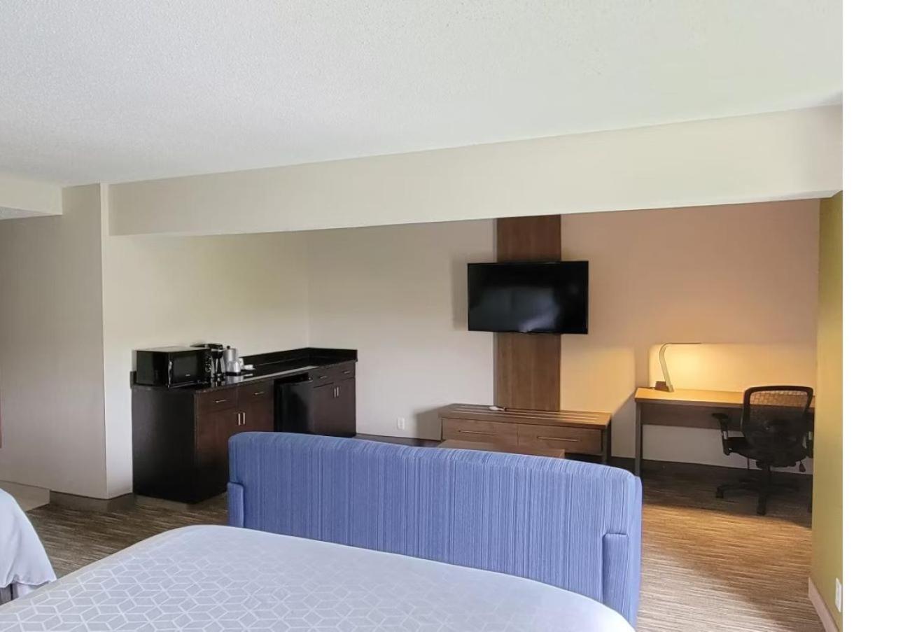 Suite with Two Queen Beds - Photo 1