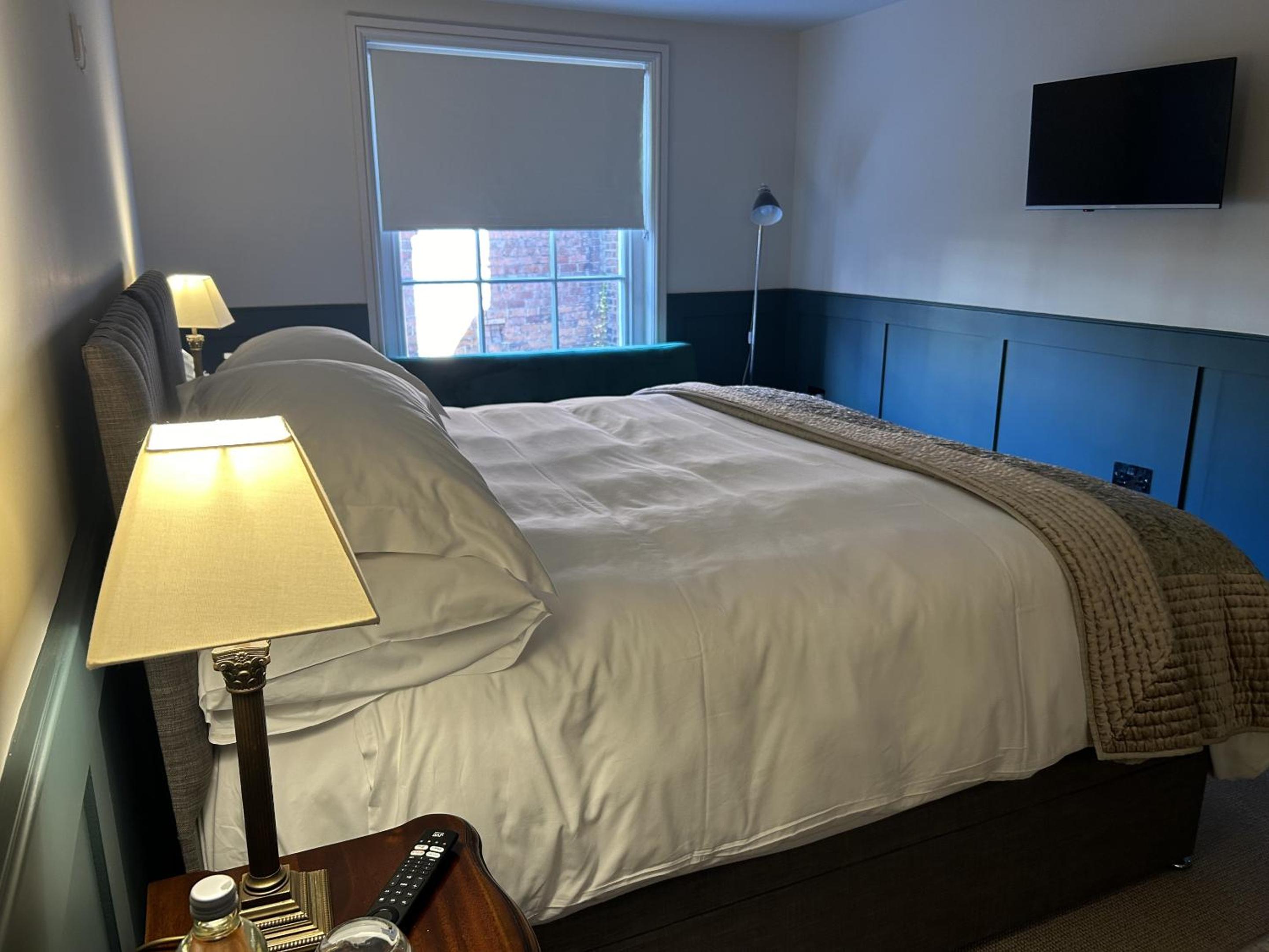 Superior King Suite photo 1