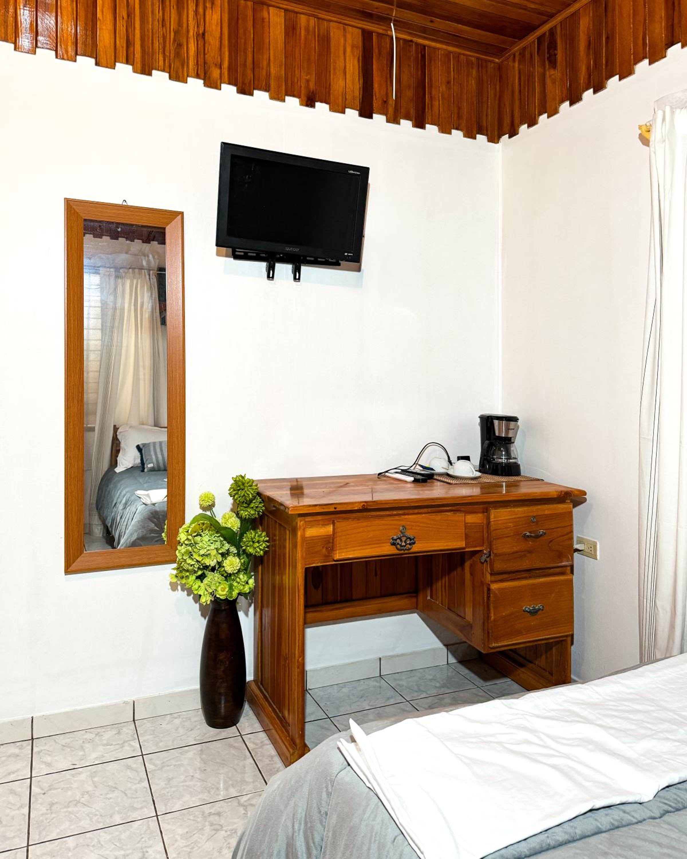 Economy Double Room photo 3