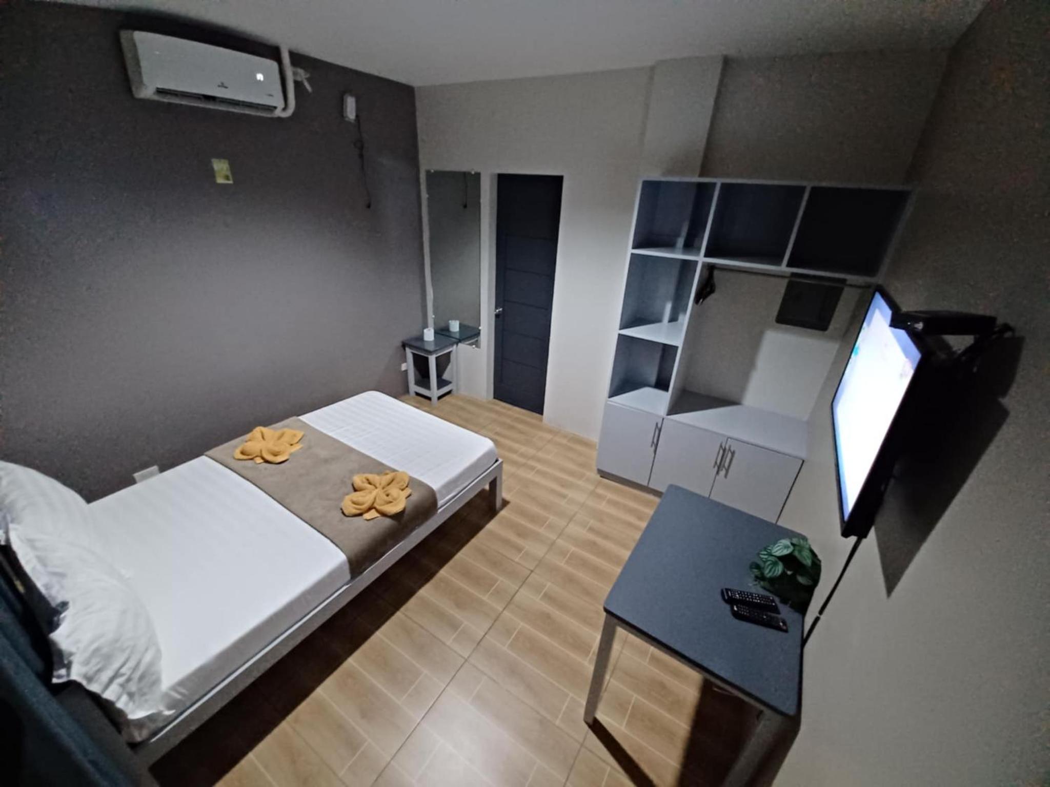 Standard Double Room - Photo 7