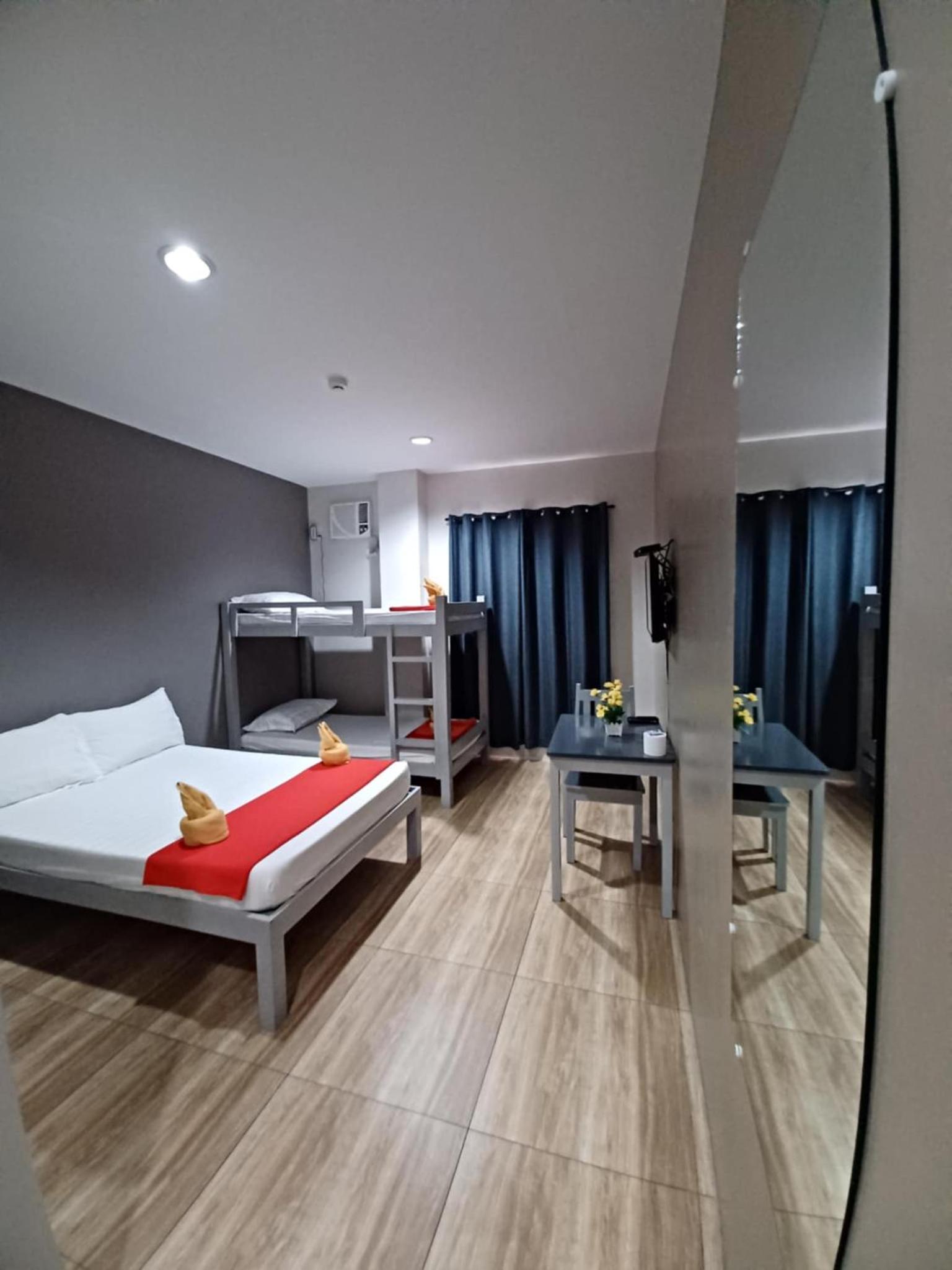 Family Room with Private Bathroom - Photo 16