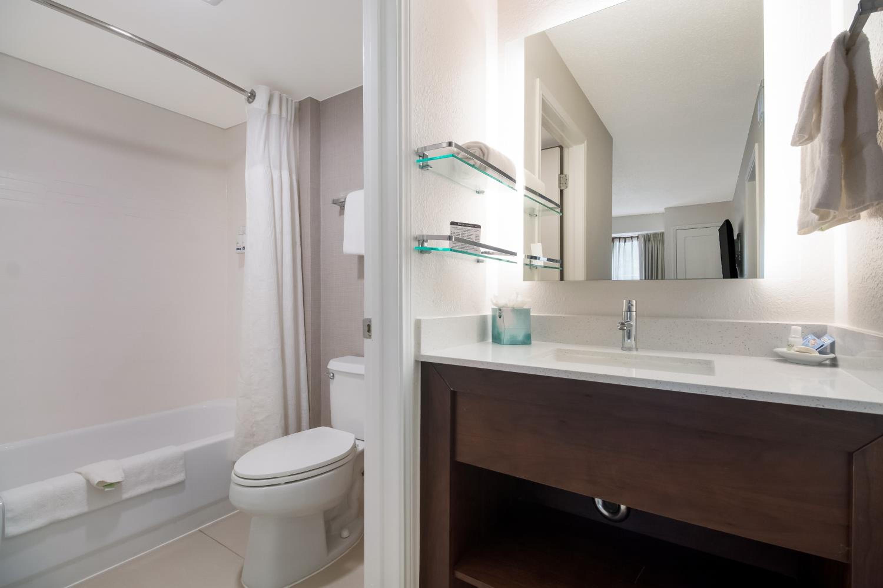 Two-Bedroom Suite - Photo 3
