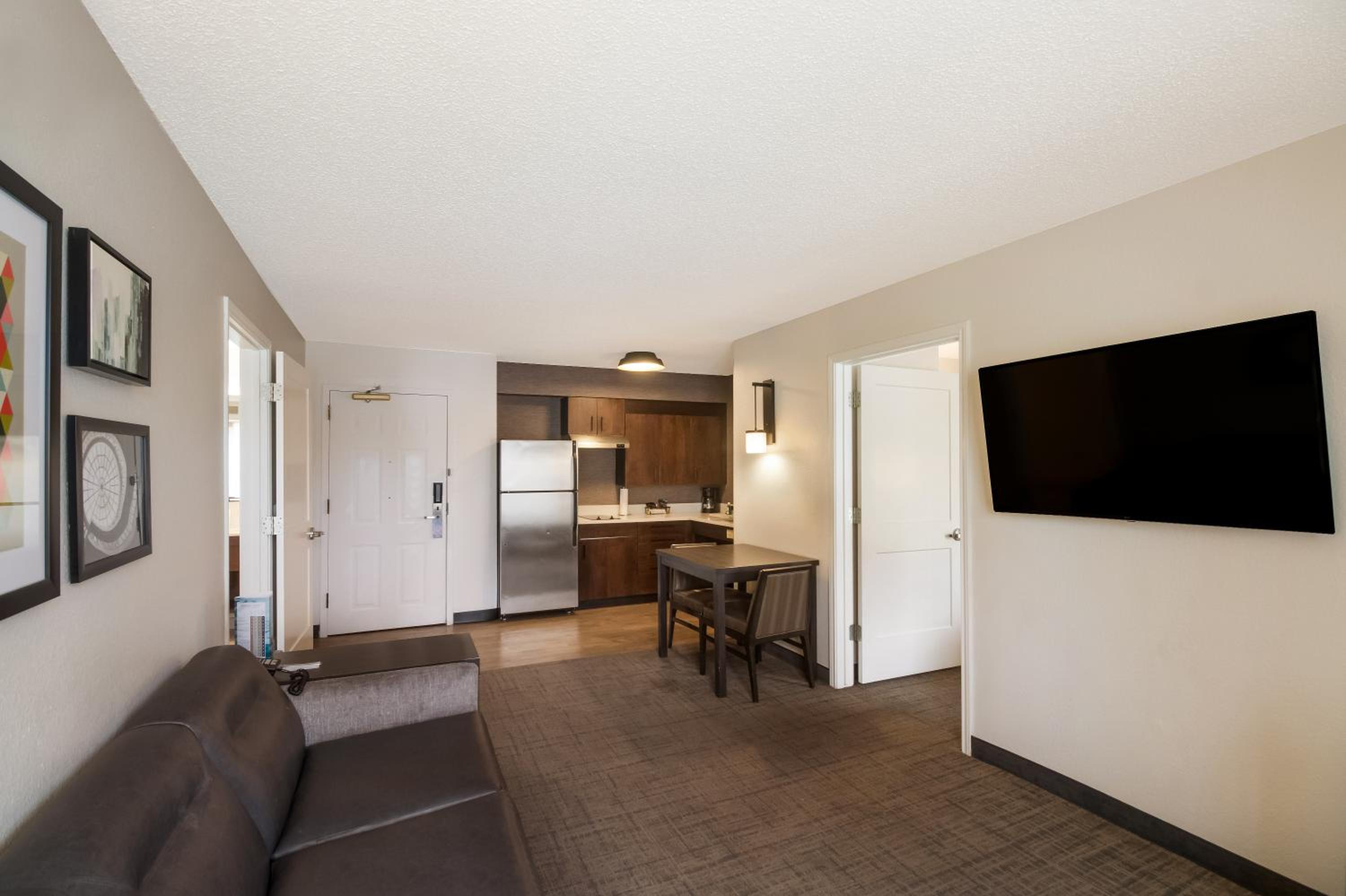 Two-Bedroom Suite - Photo 8