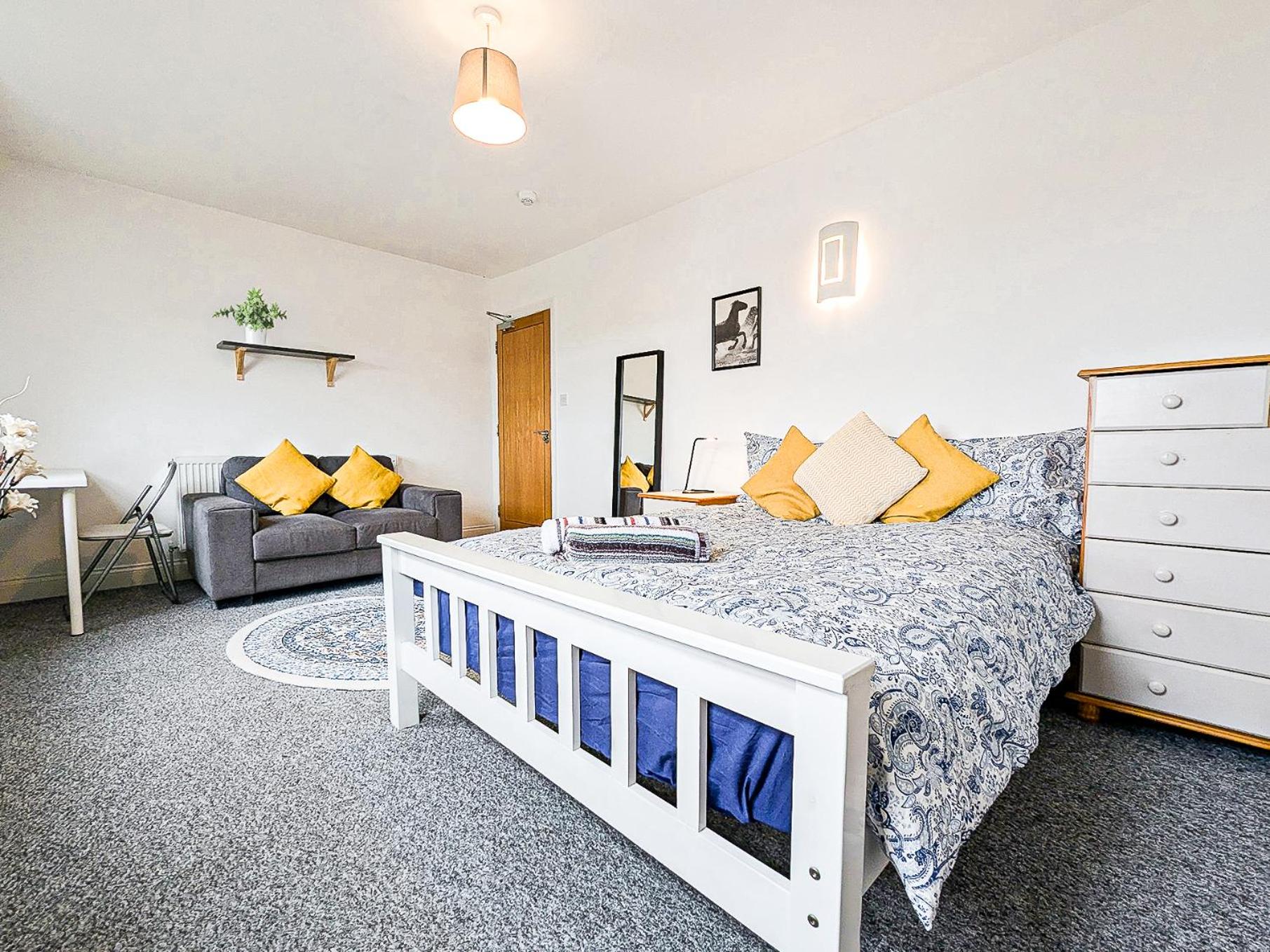 Large Double Room photo 1