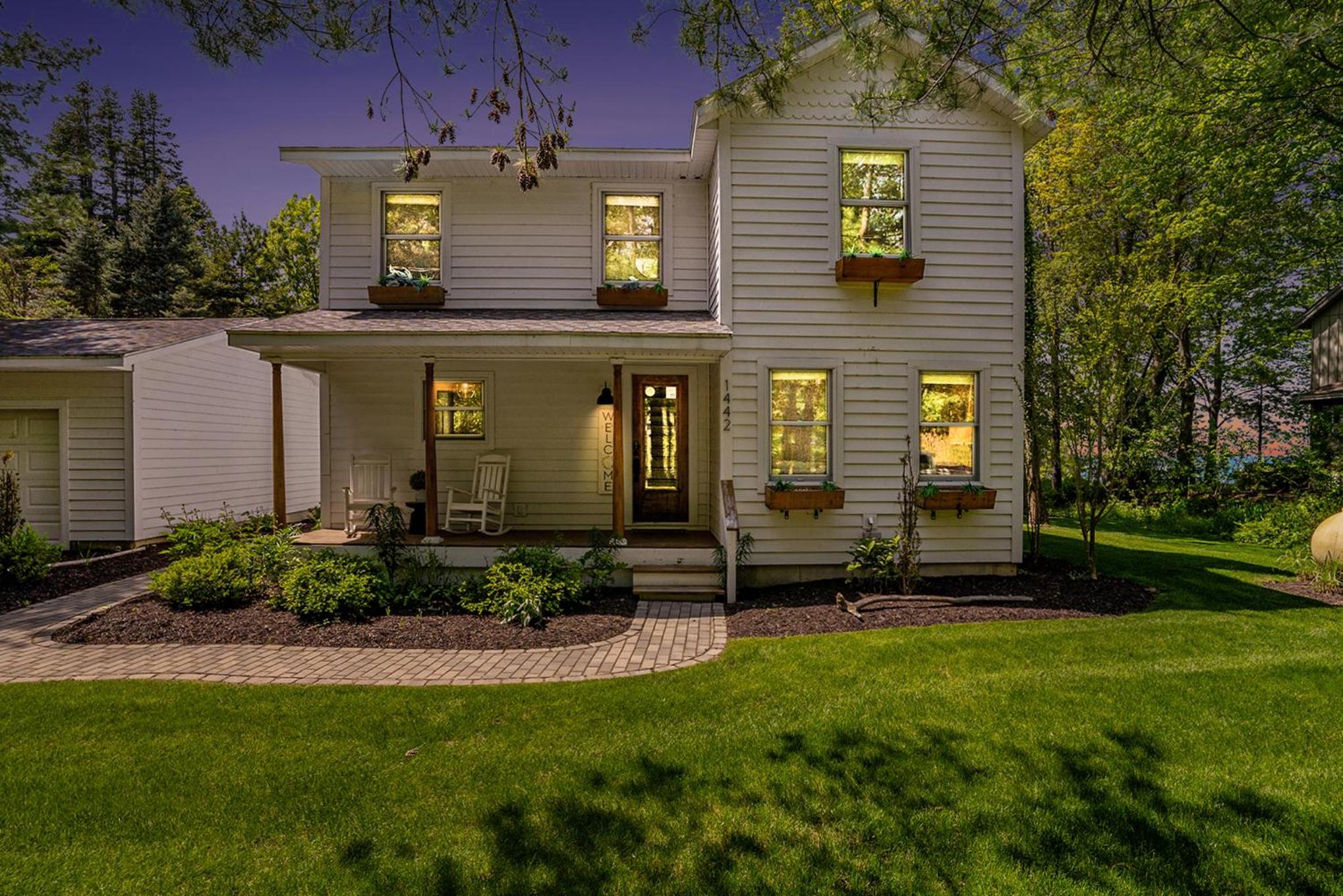 Three-Bedroom House photo 2