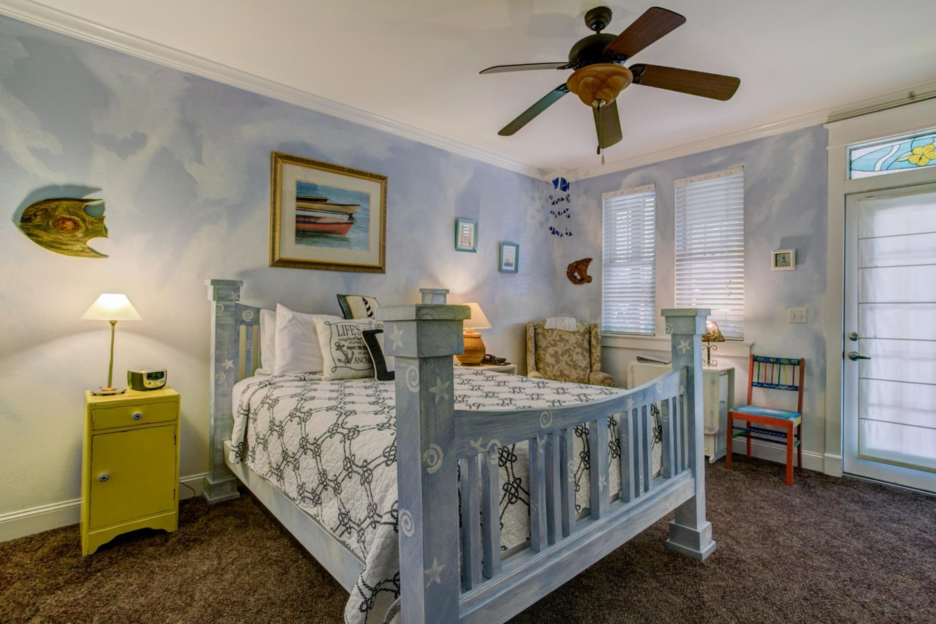 Deluxe Queen Suite - Not Pet Friendly photo 3