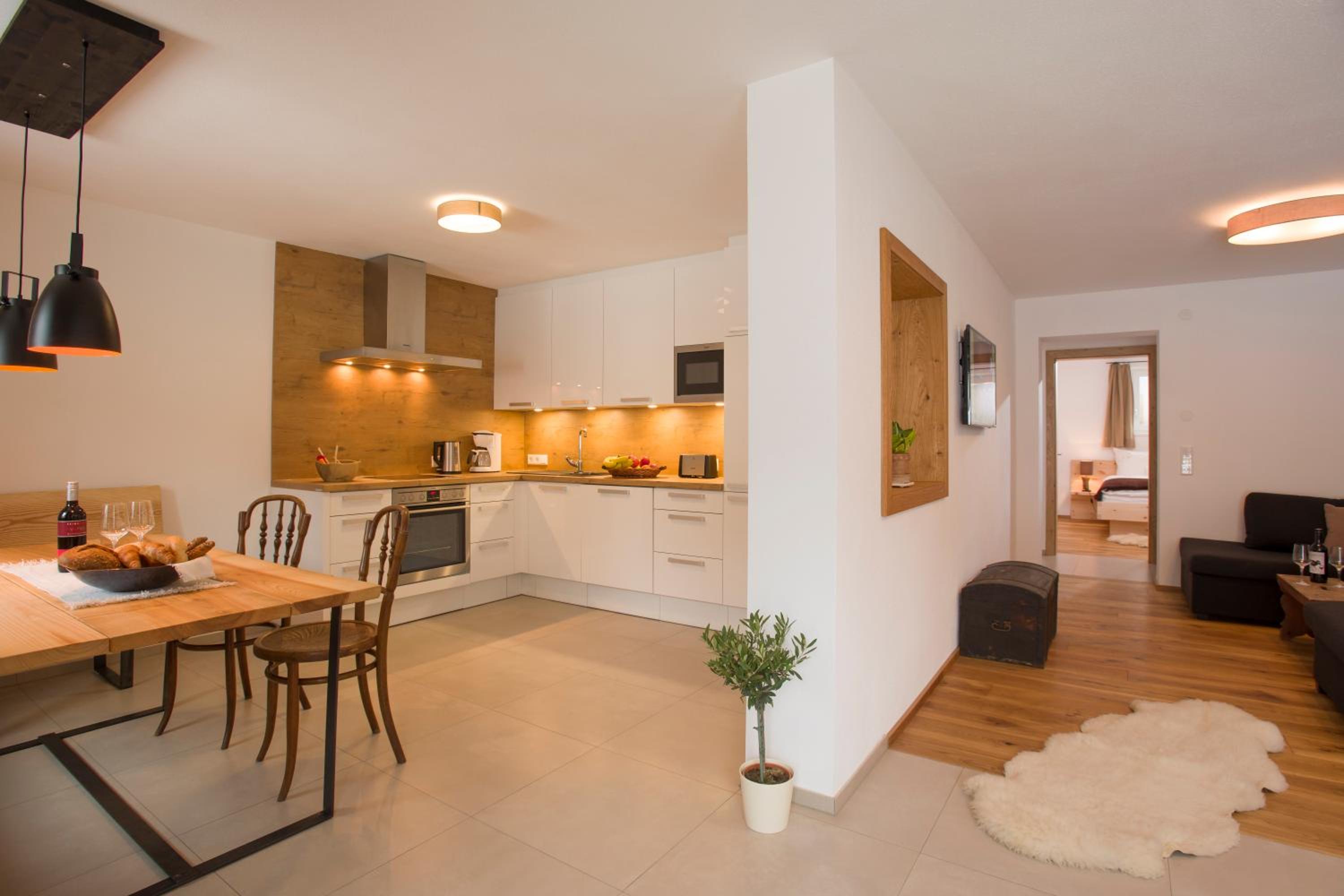 Large Two-Bedroom Apartment - Photo 18