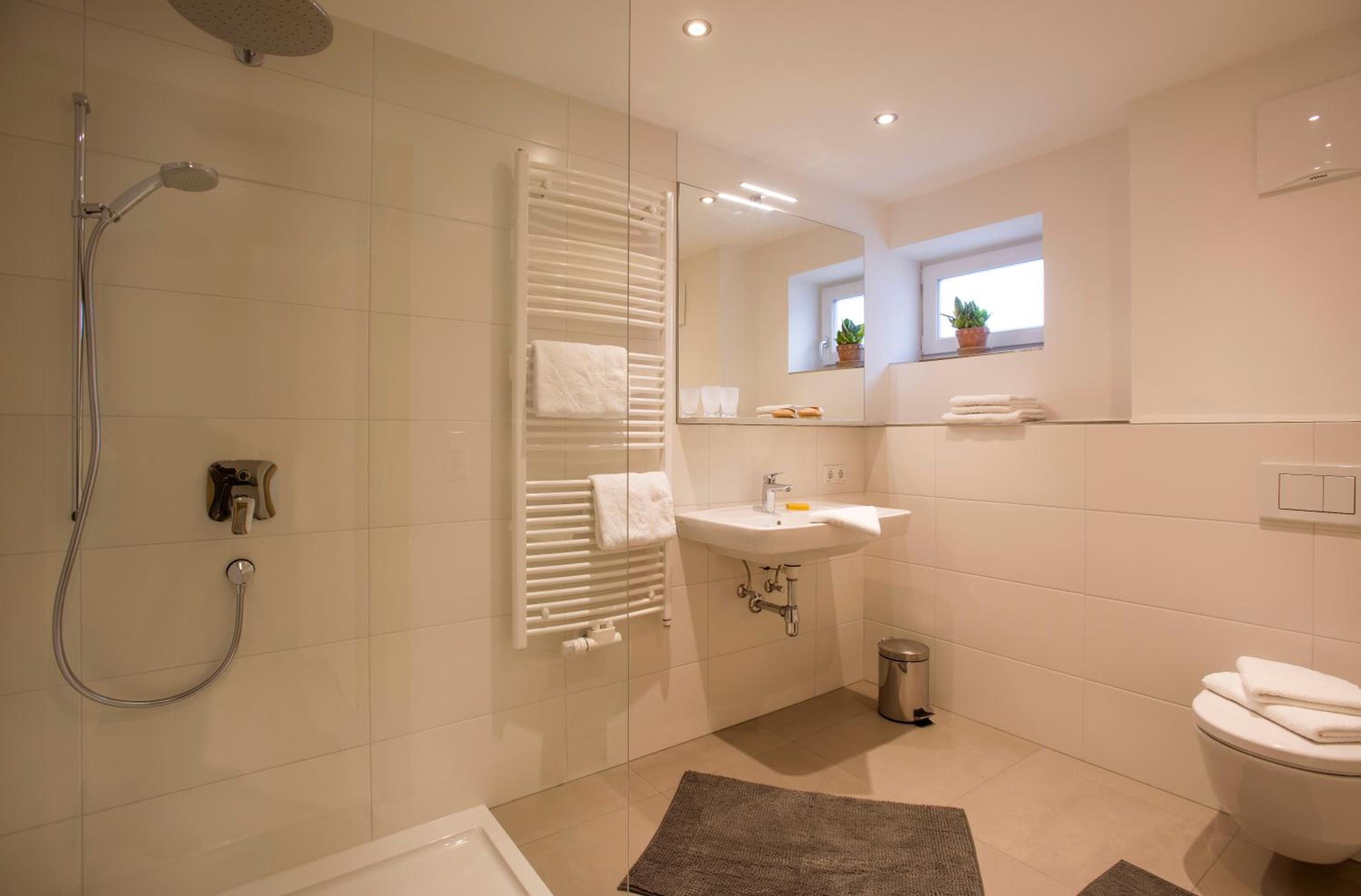 Large Two-Bedroom Apartment - Photo 5