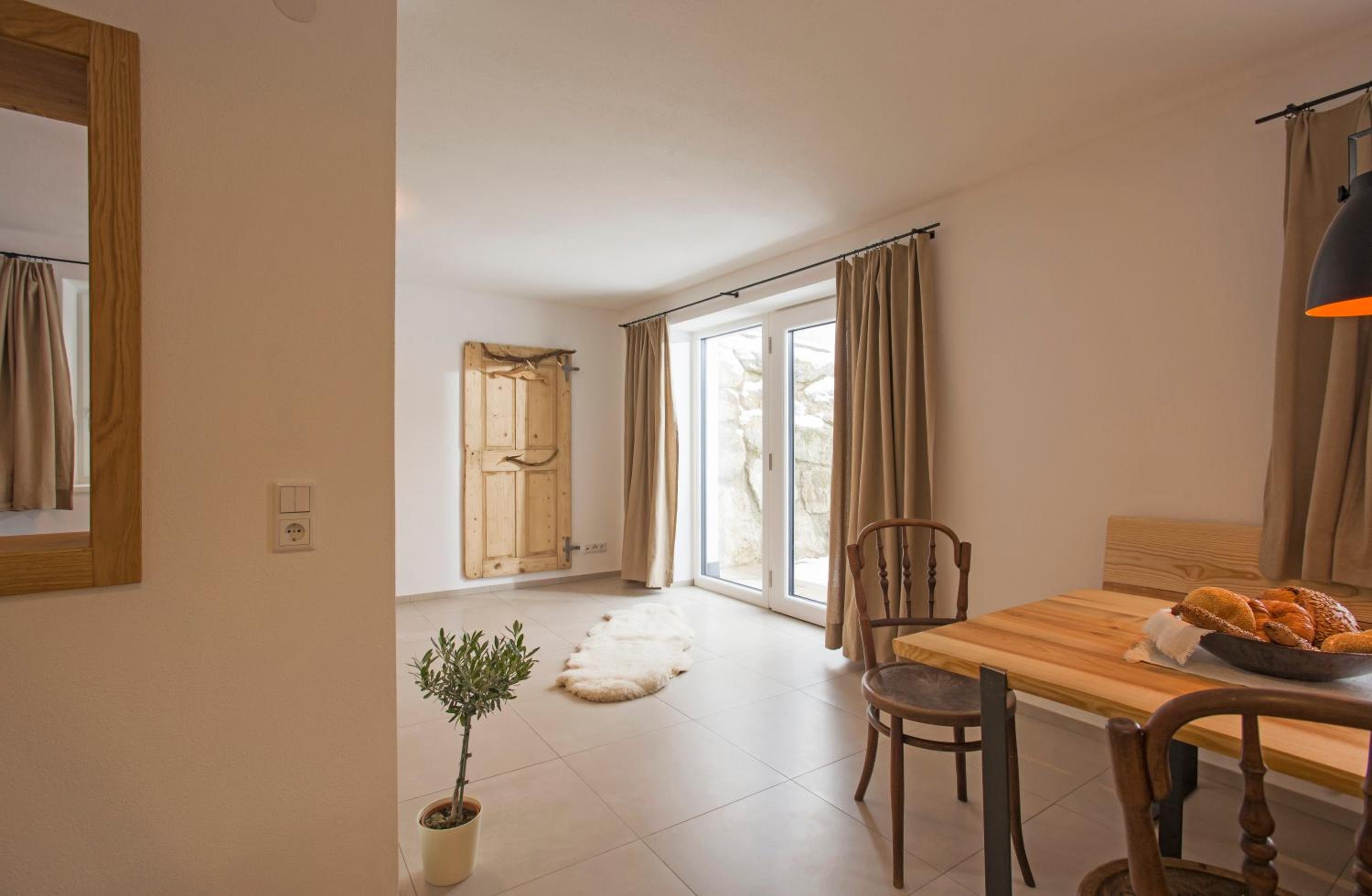 Large Two-Bedroom Apartment - Photo 22