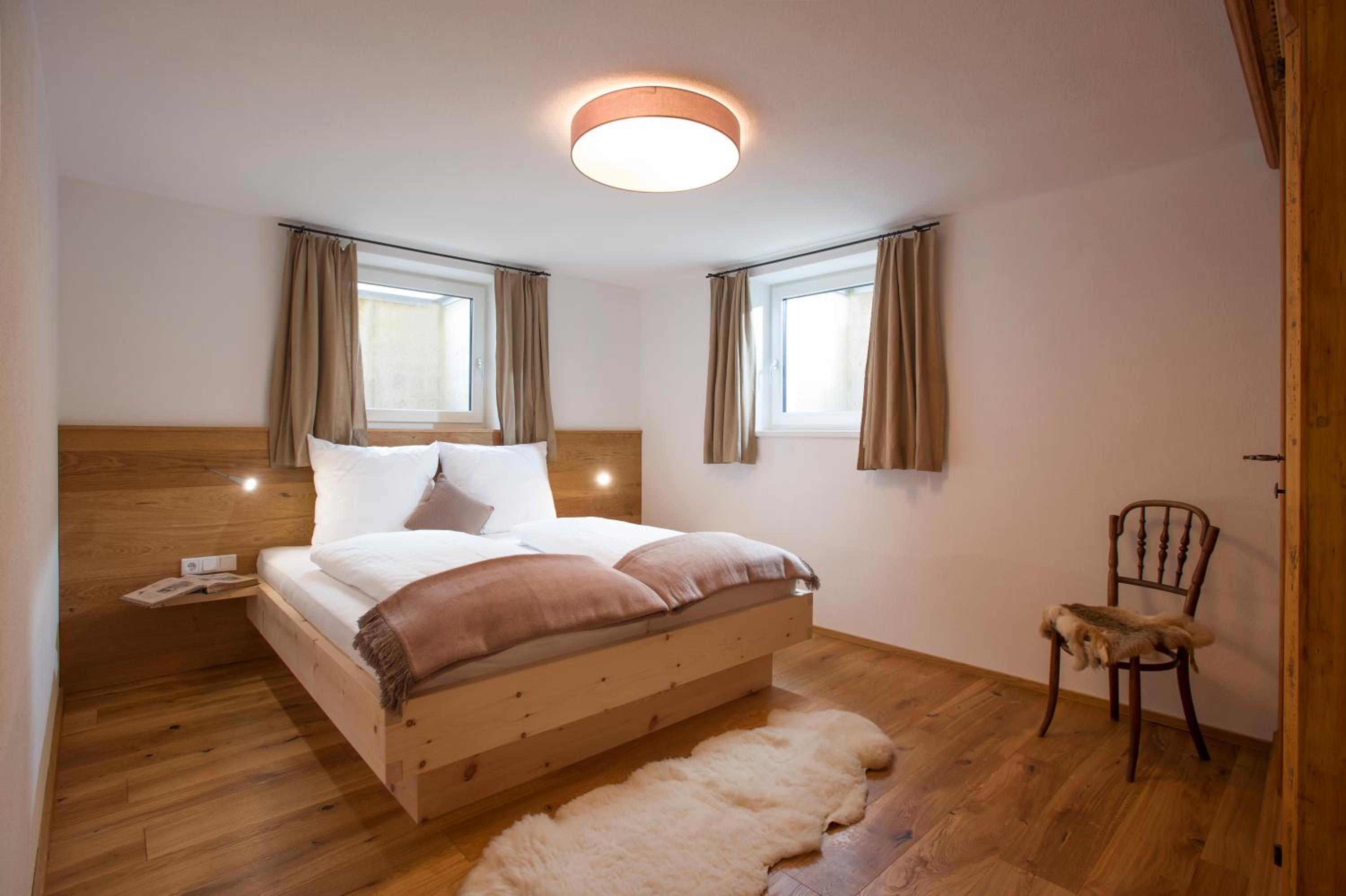 Large Two-Bedroom Apartment - Photo 16