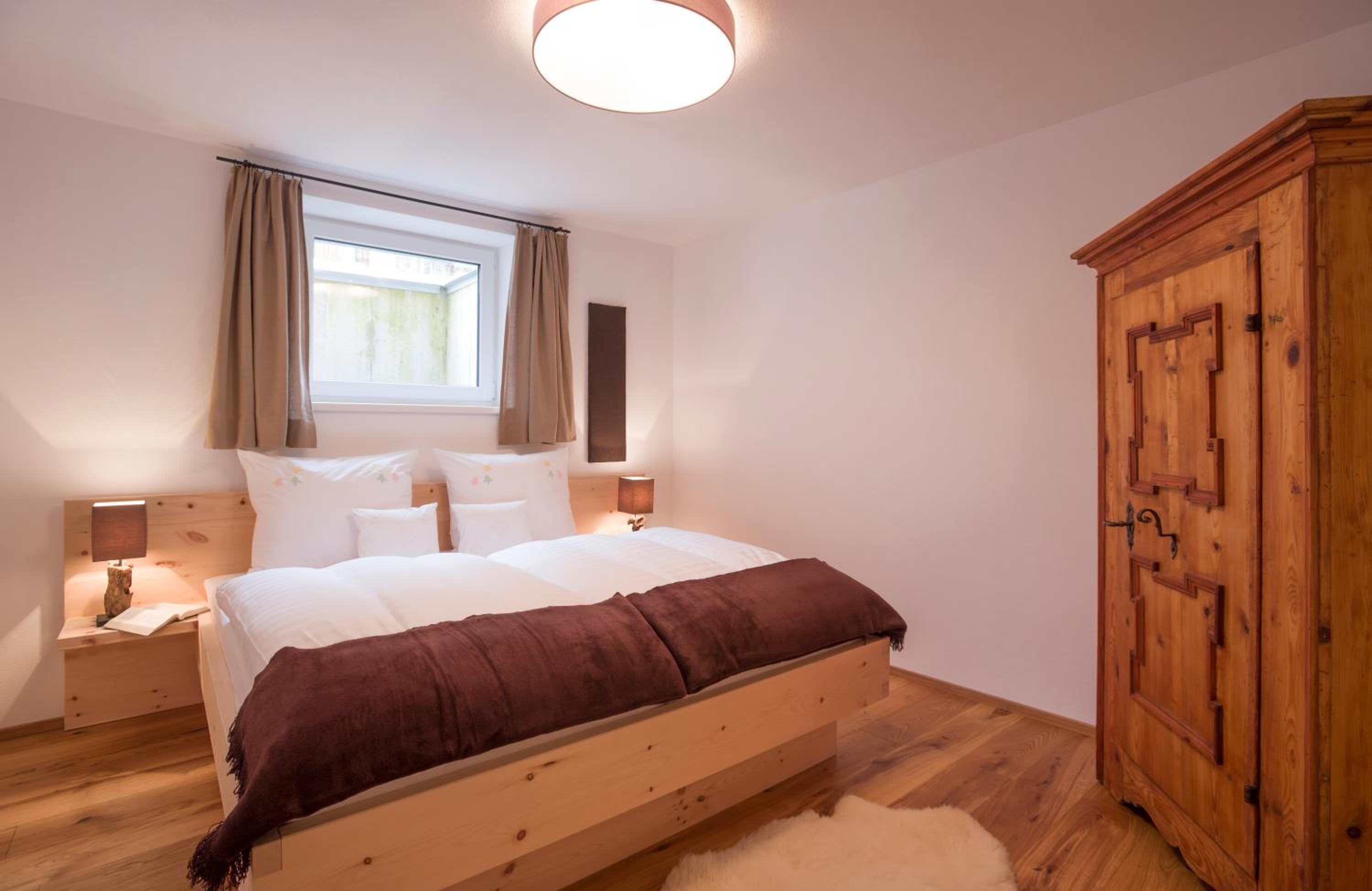 Large Two-Bedroom Apartment - Photo 13