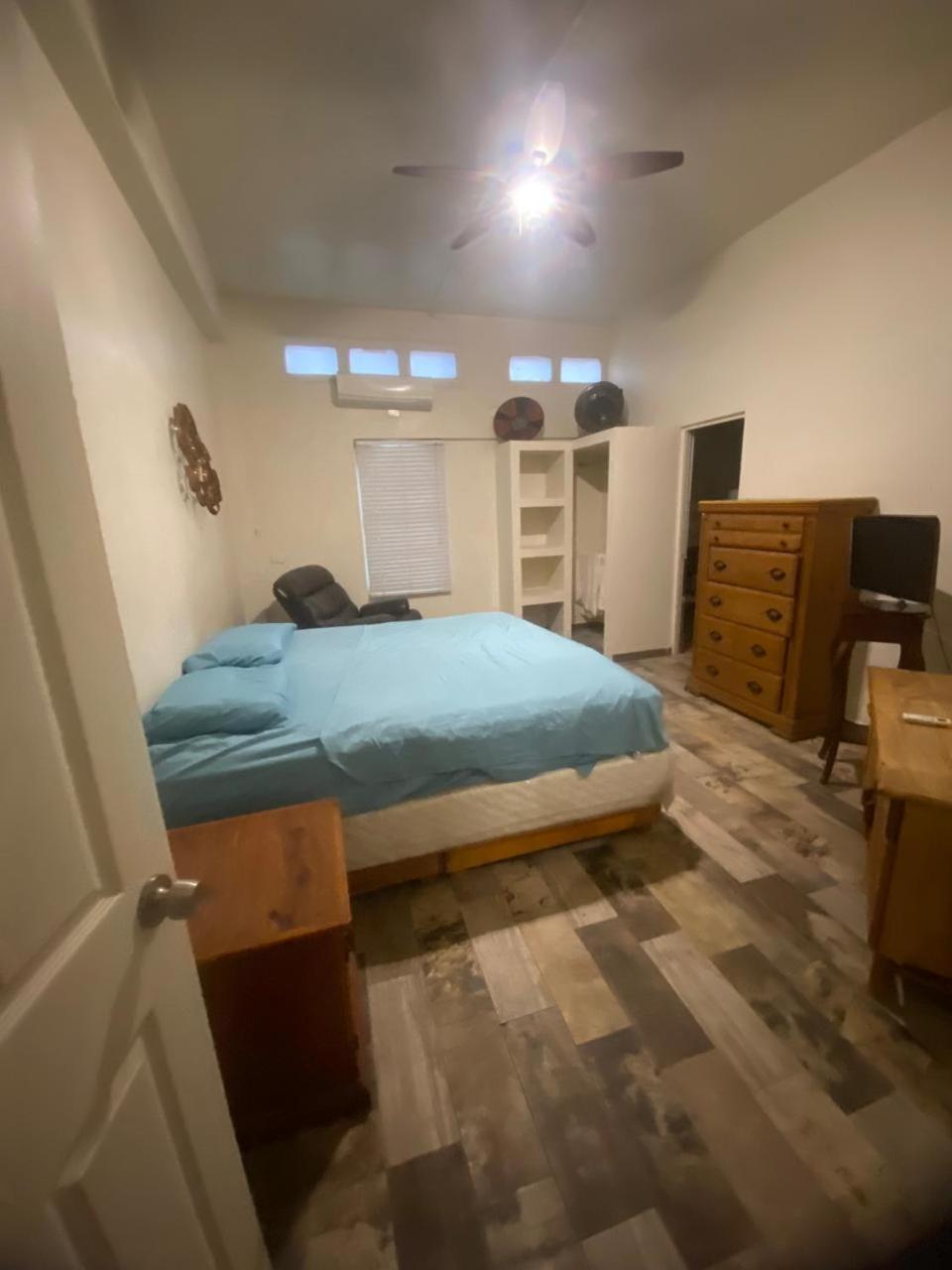One-Bedroom Apartment photo 3
