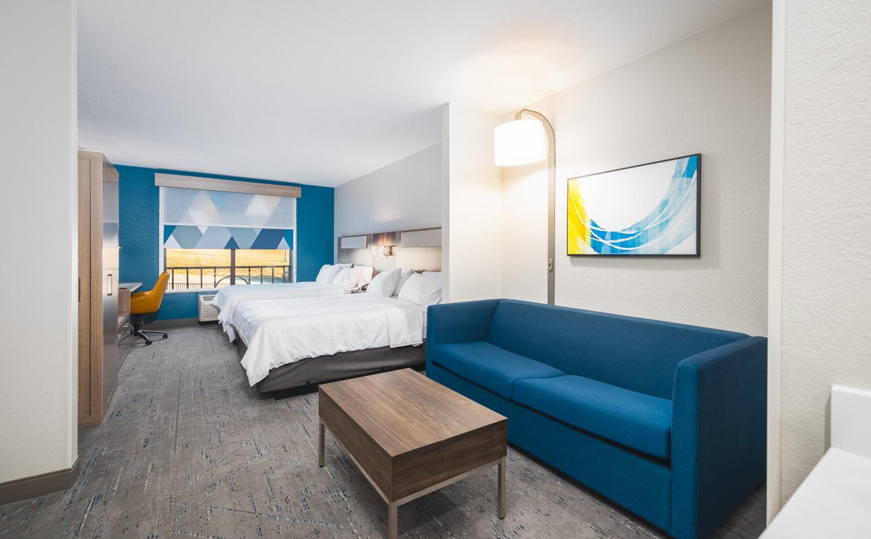 Queen Suite with Two Queen Beds - Photo 4