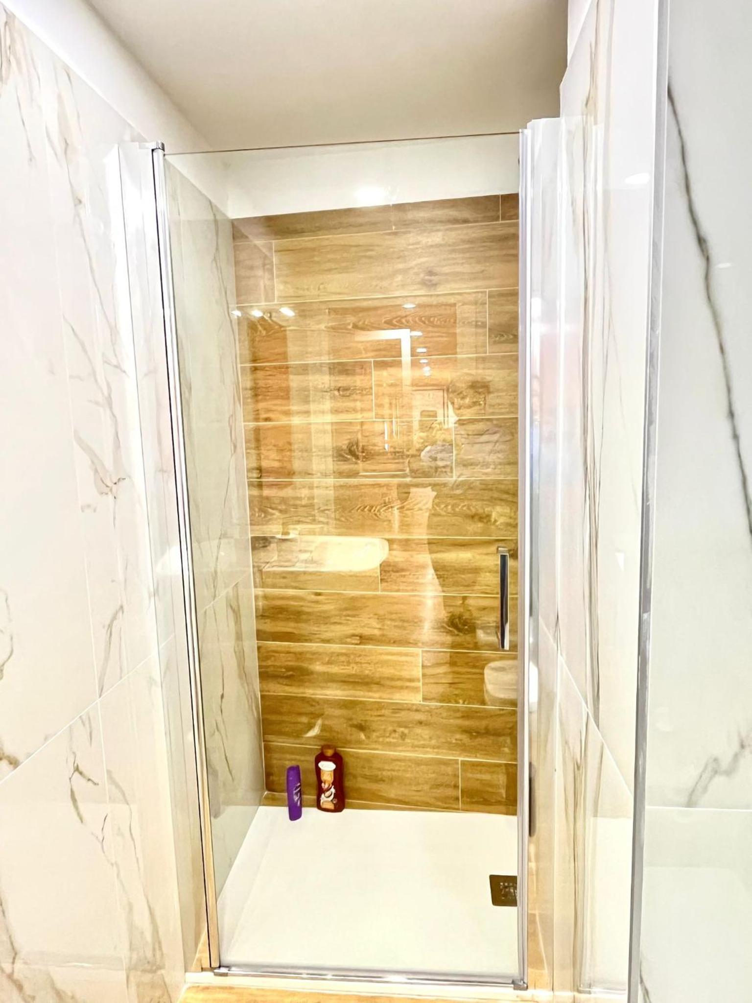 Quadruple Room with Private External Bathroom photo 3