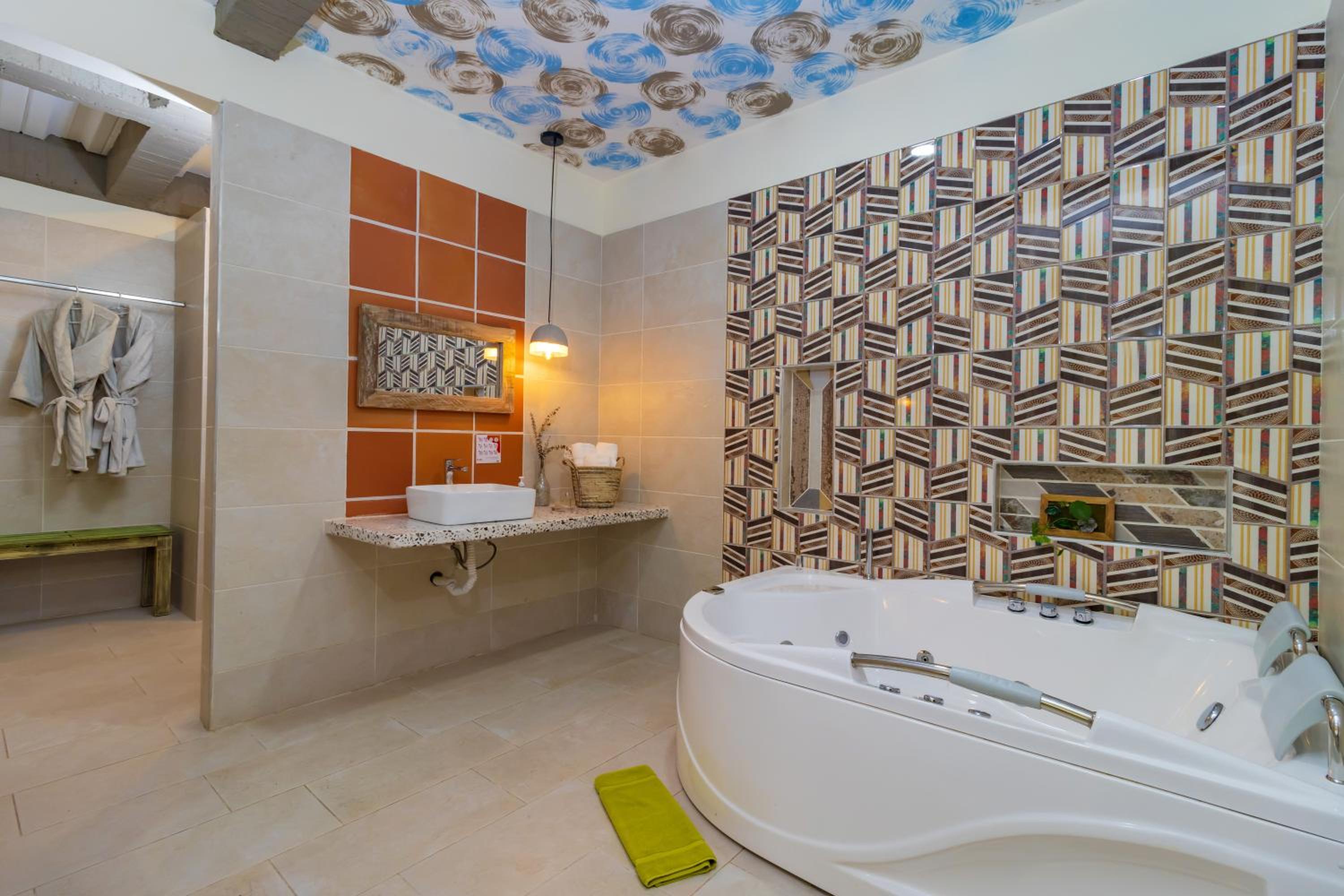 Superior Suite - Photo 5
