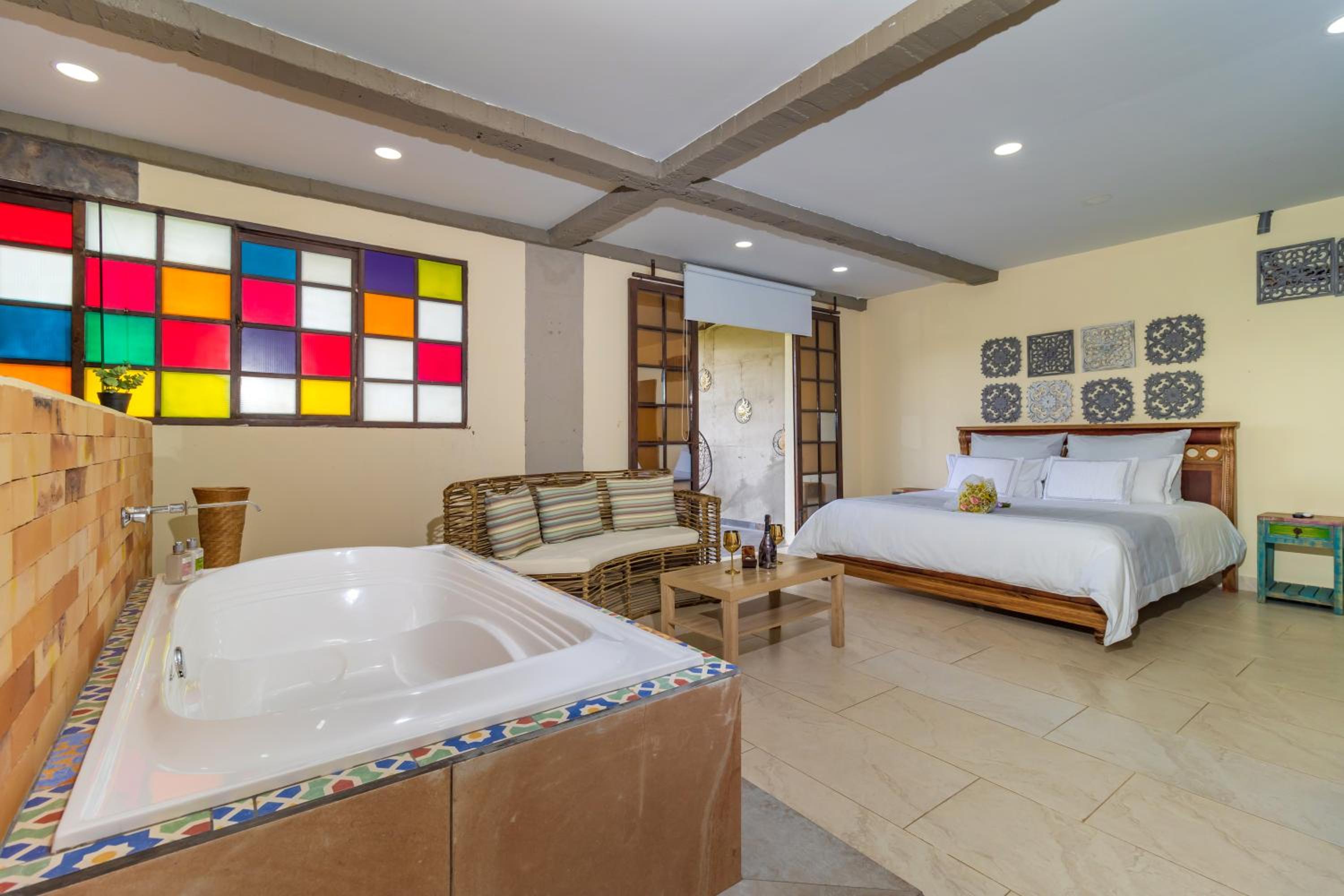 Suite - Photo 8