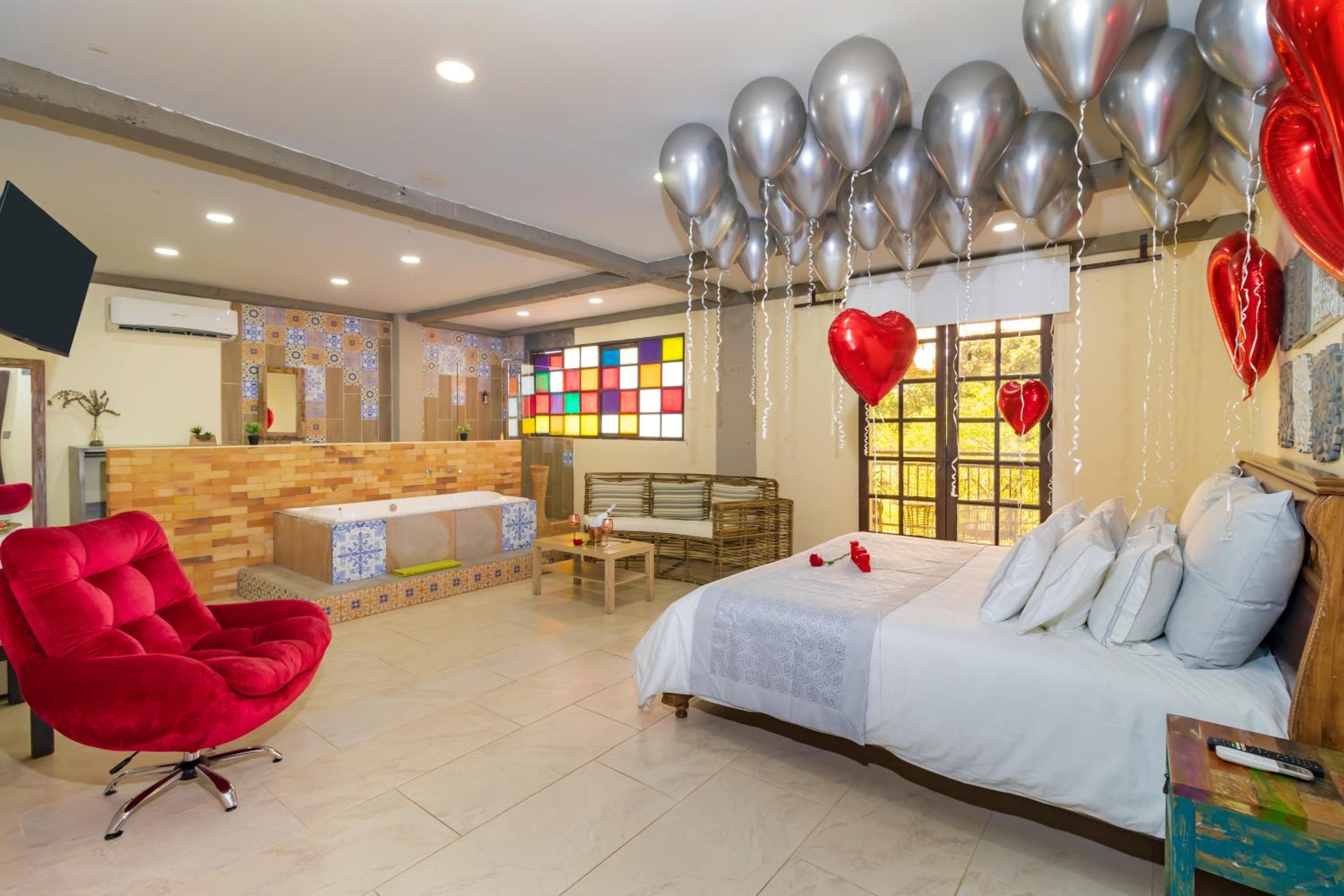 Suite - Photo 3