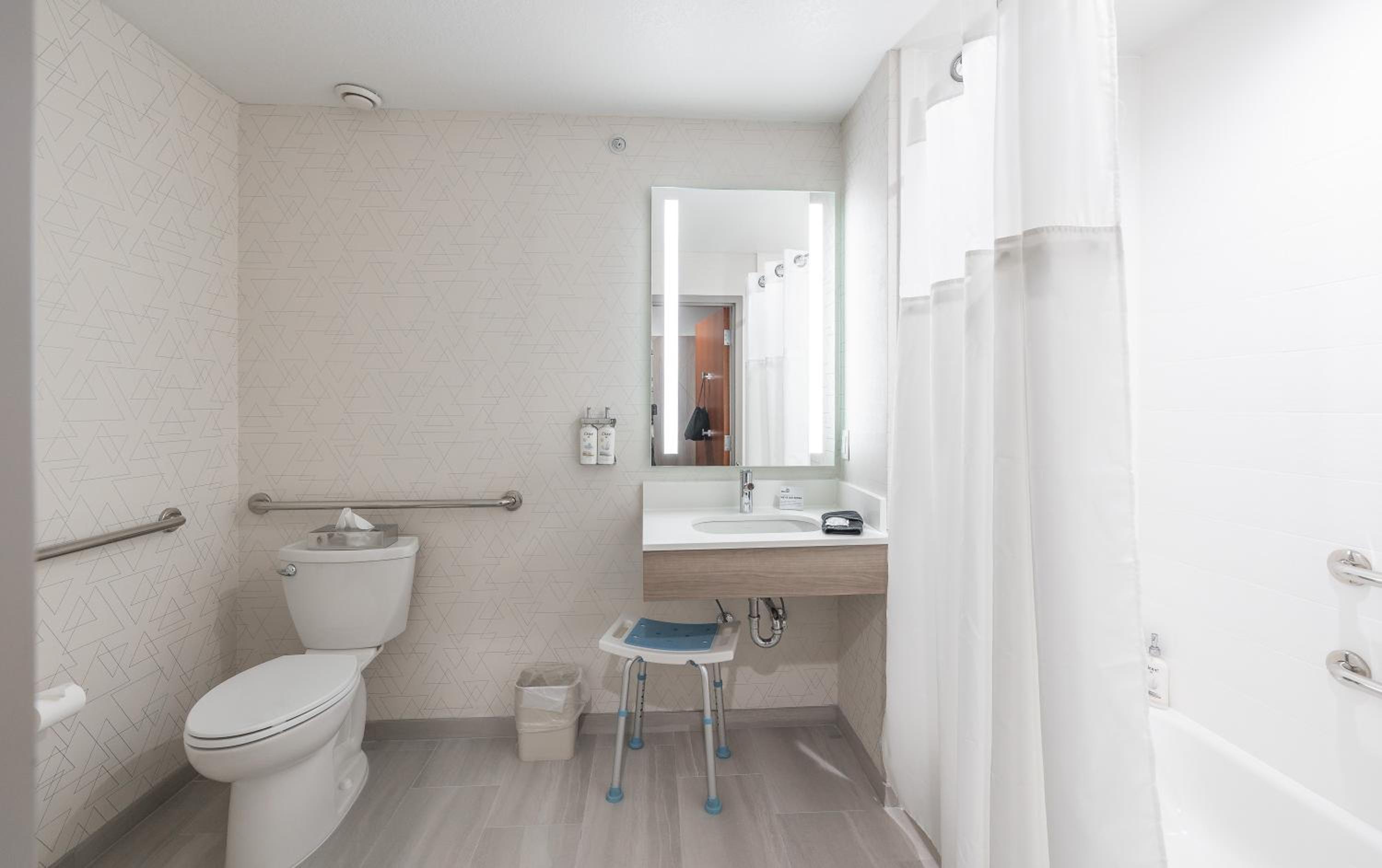 Standard King Room with Mobility Accessible Tub - Photo 5