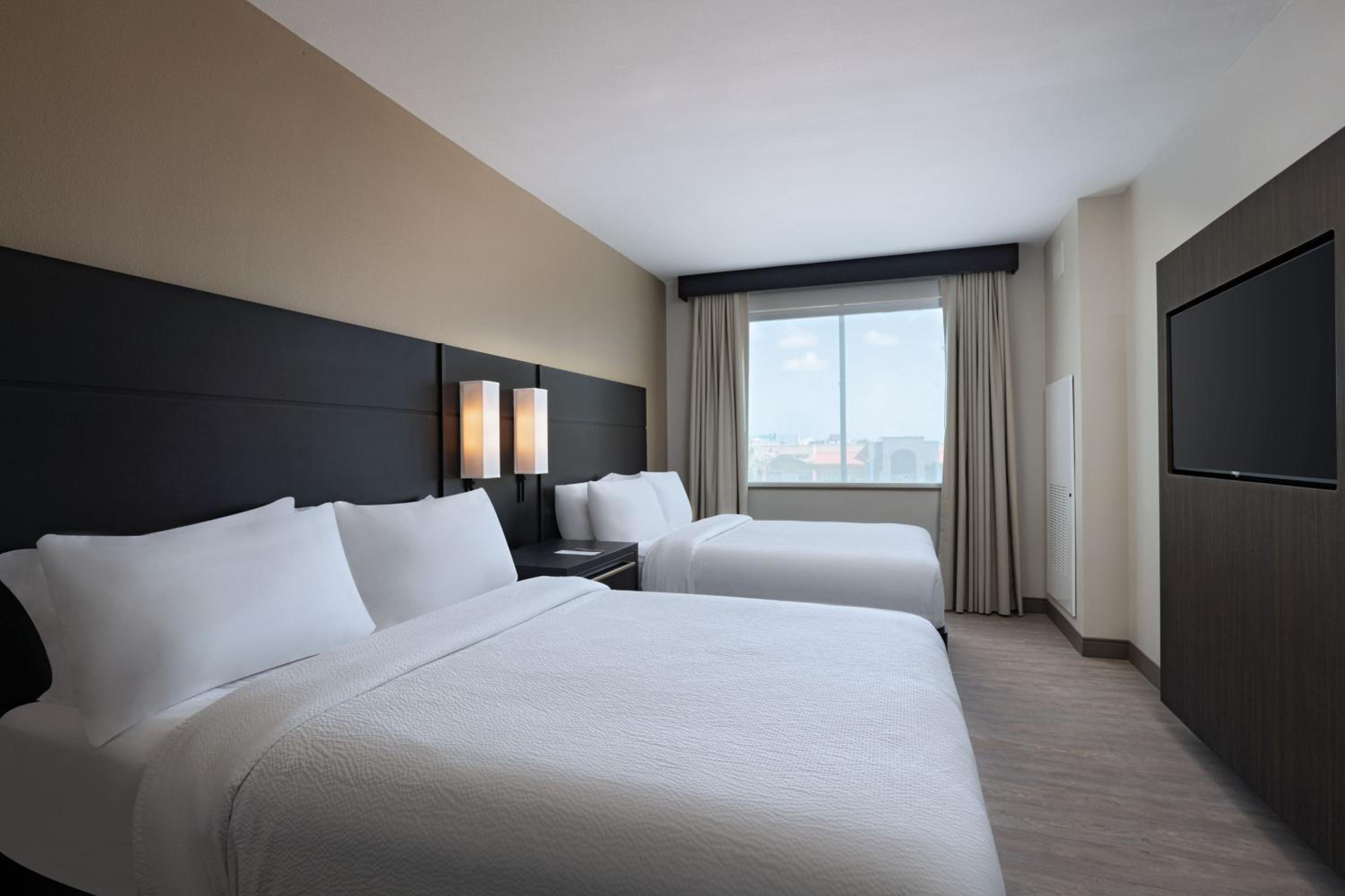 One-Bedroom Suite with Two Queen Beds and Sofa Bed - Photo 2