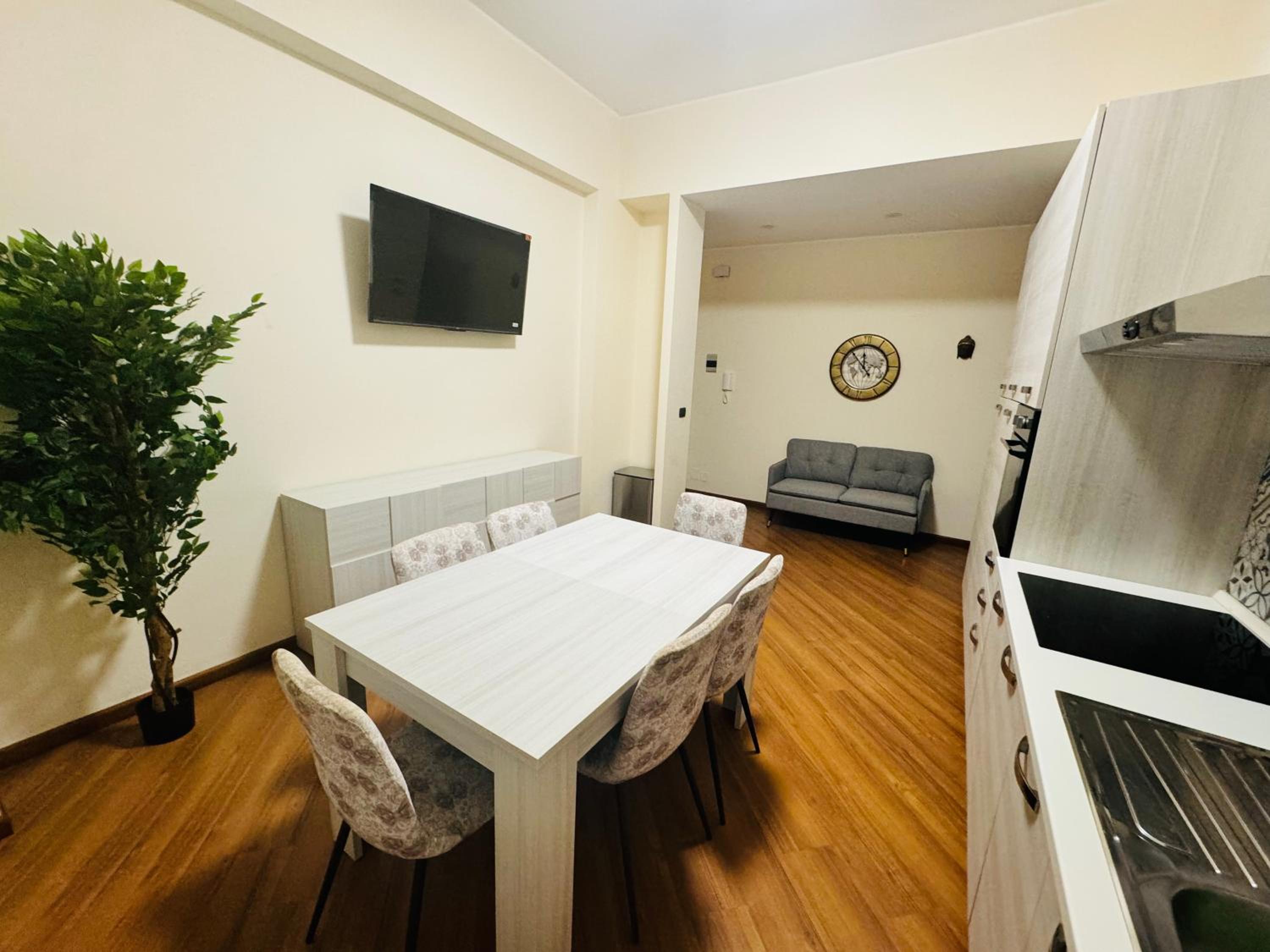 One-Bedroom Apartment photo 2