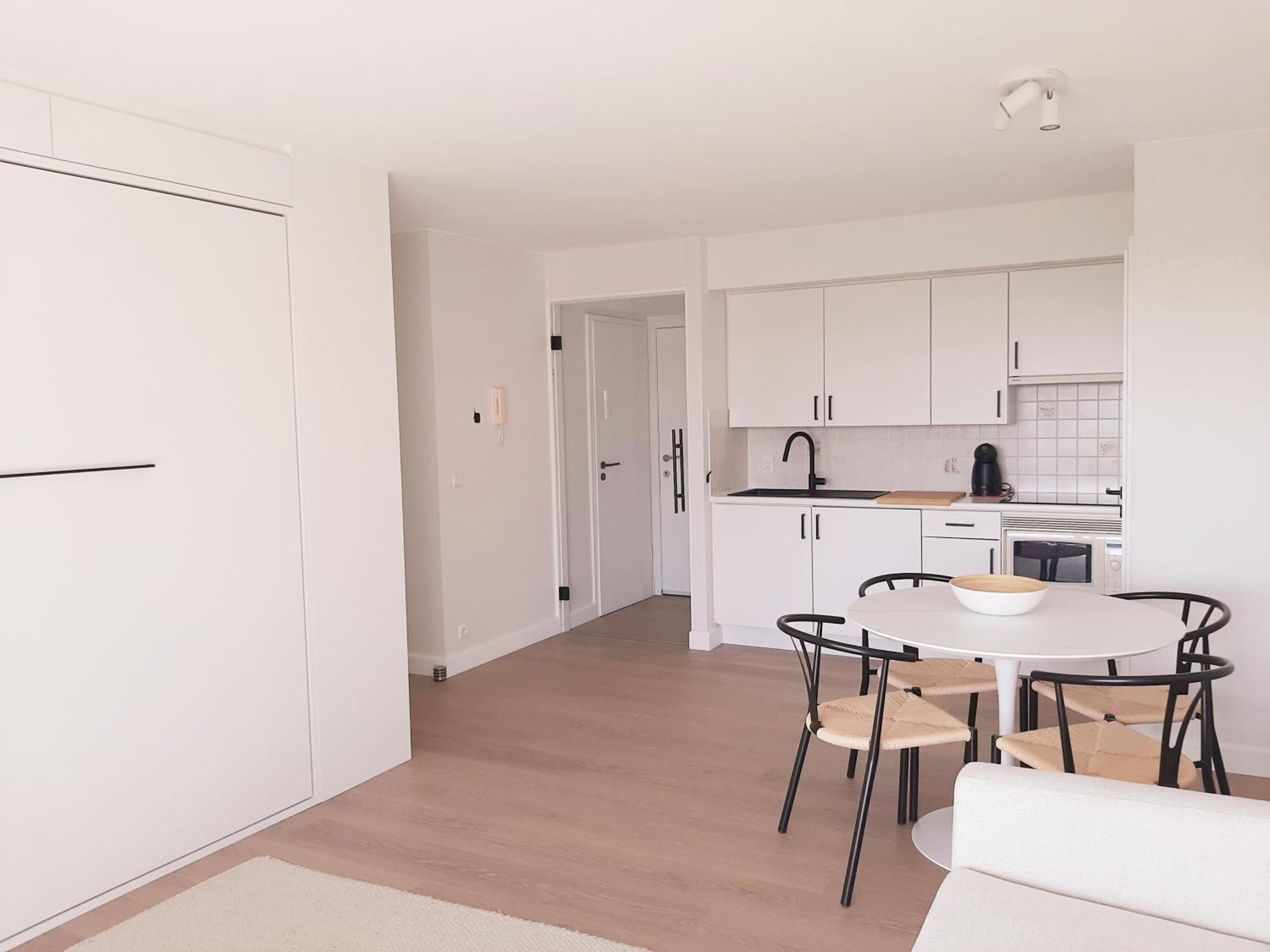 One-Bedroom Apartment photo 2