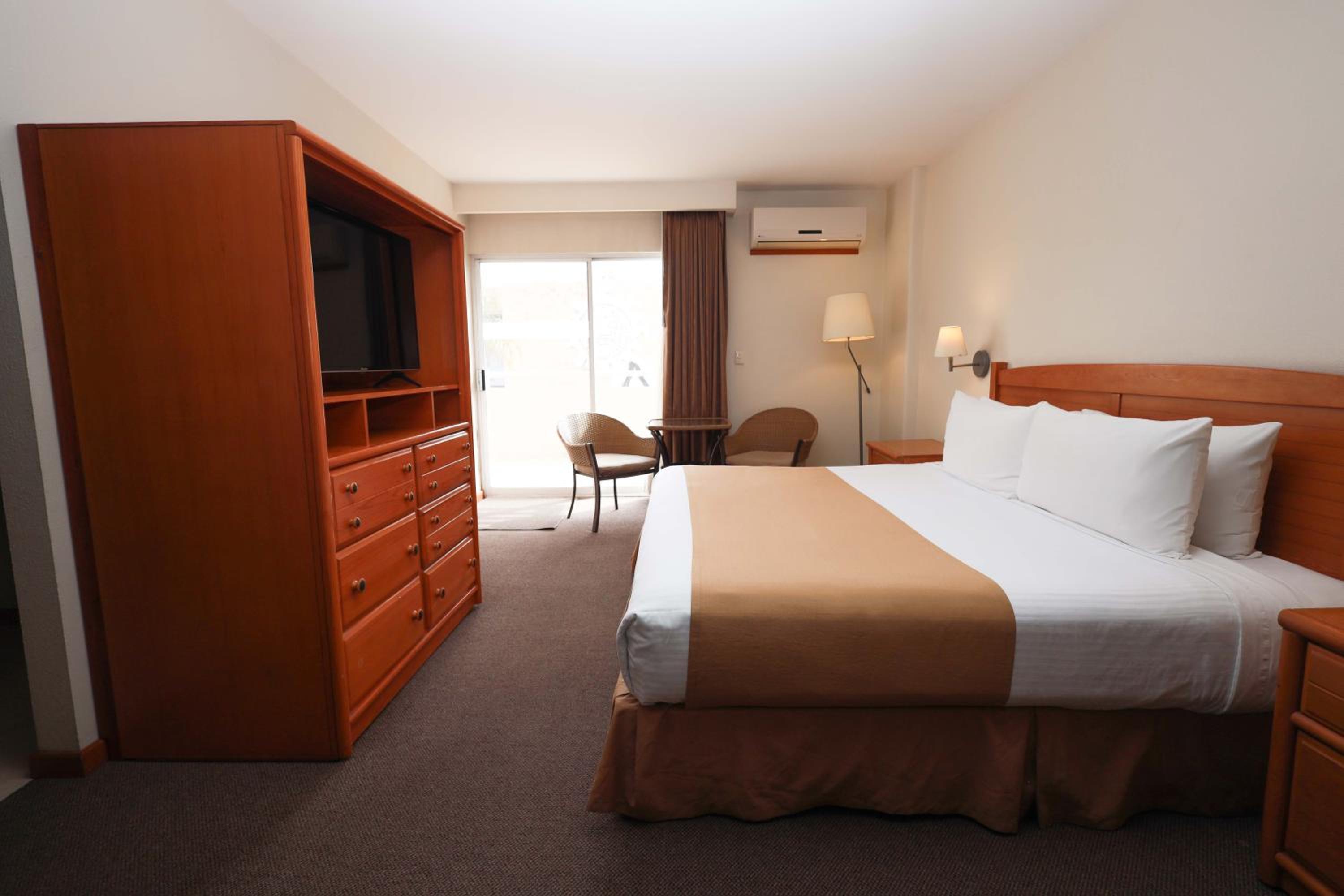 Junior Suite, 1 King photo 3