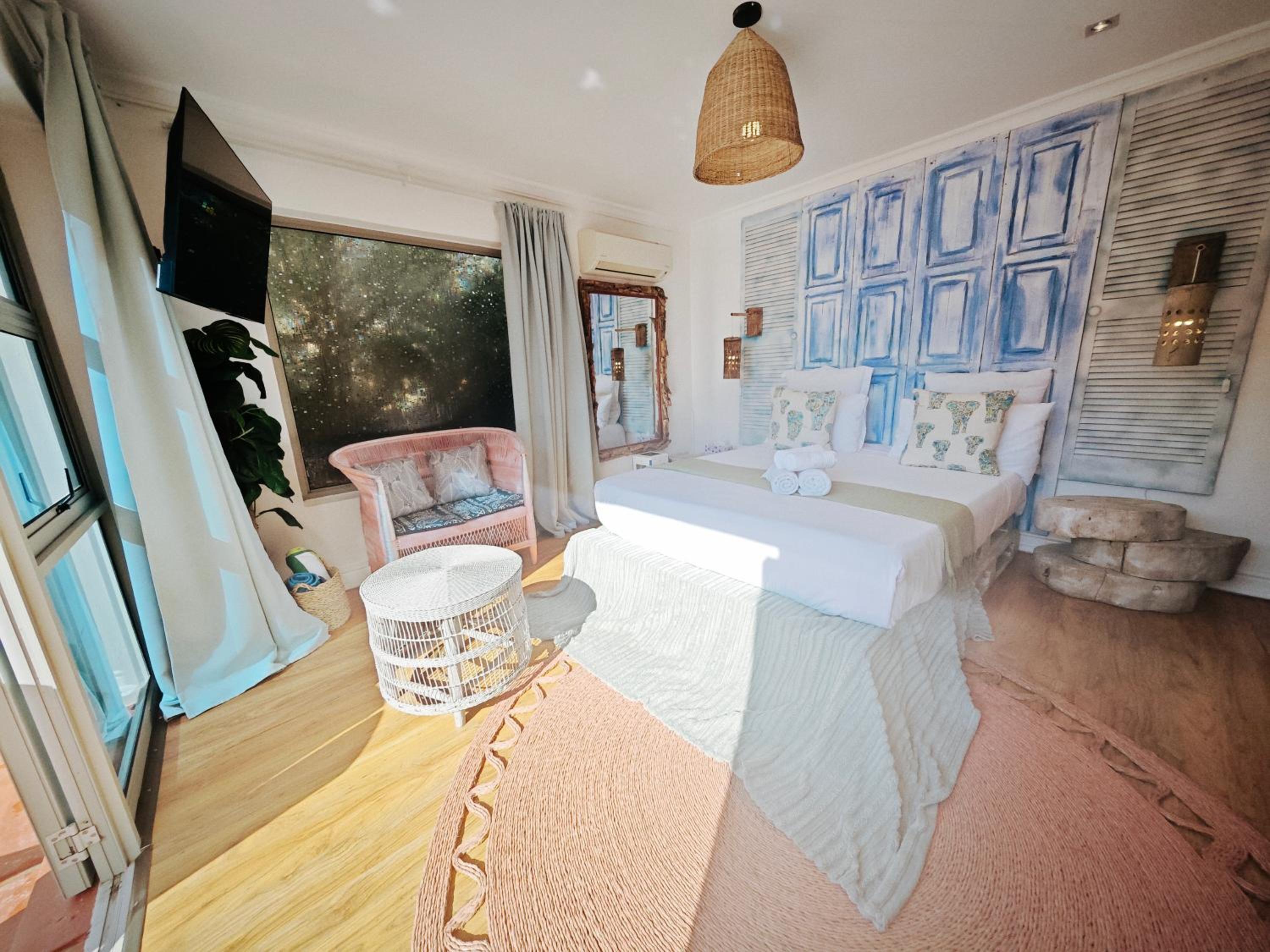 Queen Room with Pool View